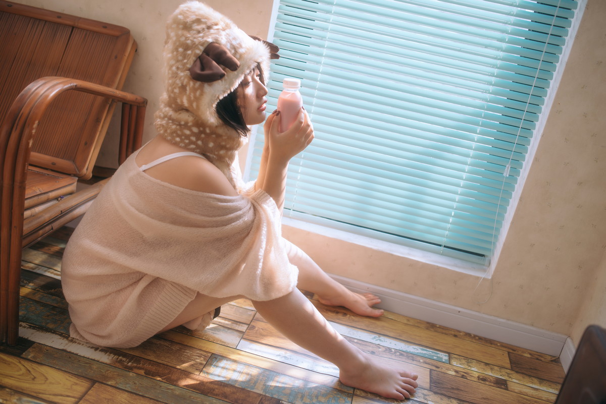 xgyw.top_网络美女野百合圣诞主题私房性感小鹿装扮性感蕾丝内衣秀傲人豪乳诱惑写真34P