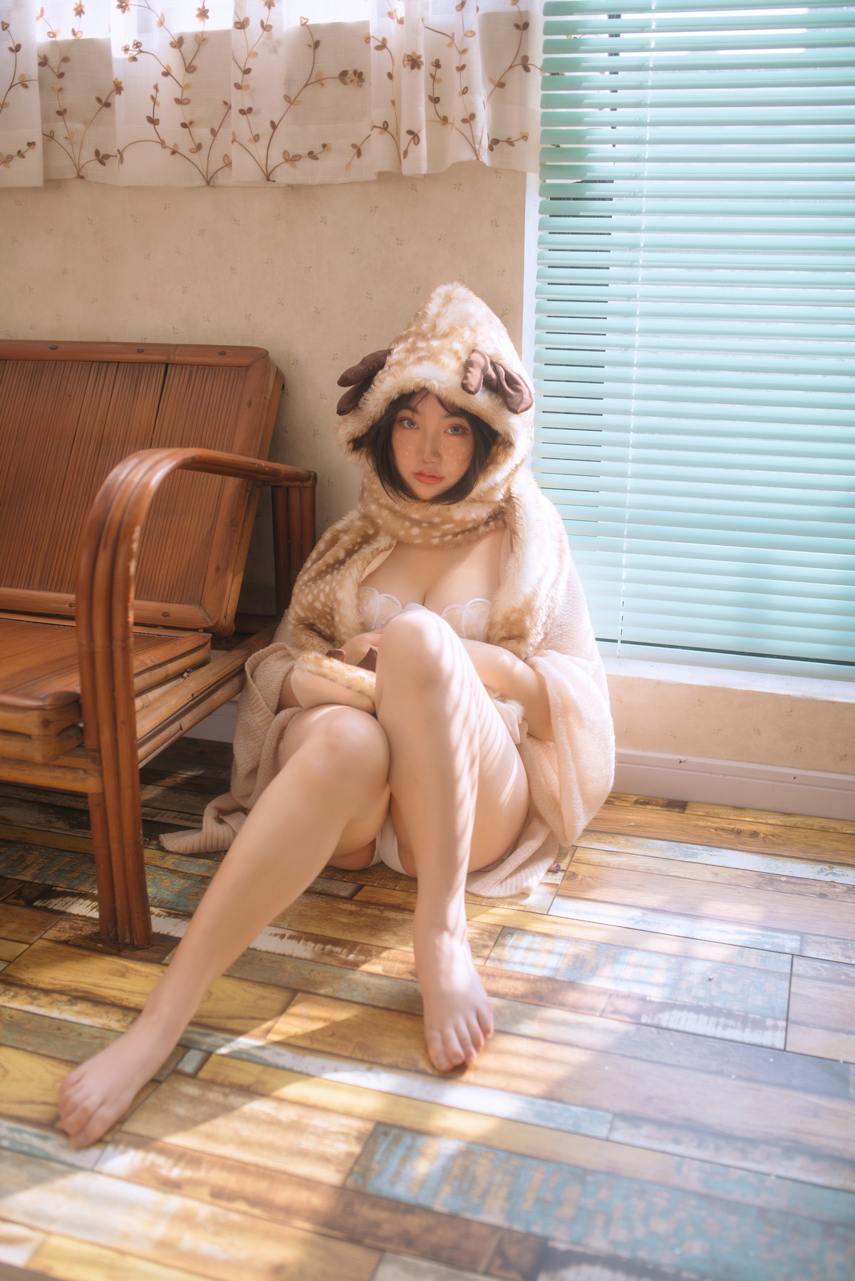 xgyw.top_网络美女野百合圣诞主题私房性感小鹿装扮性感蕾丝内衣秀傲人豪乳诱惑写真34P