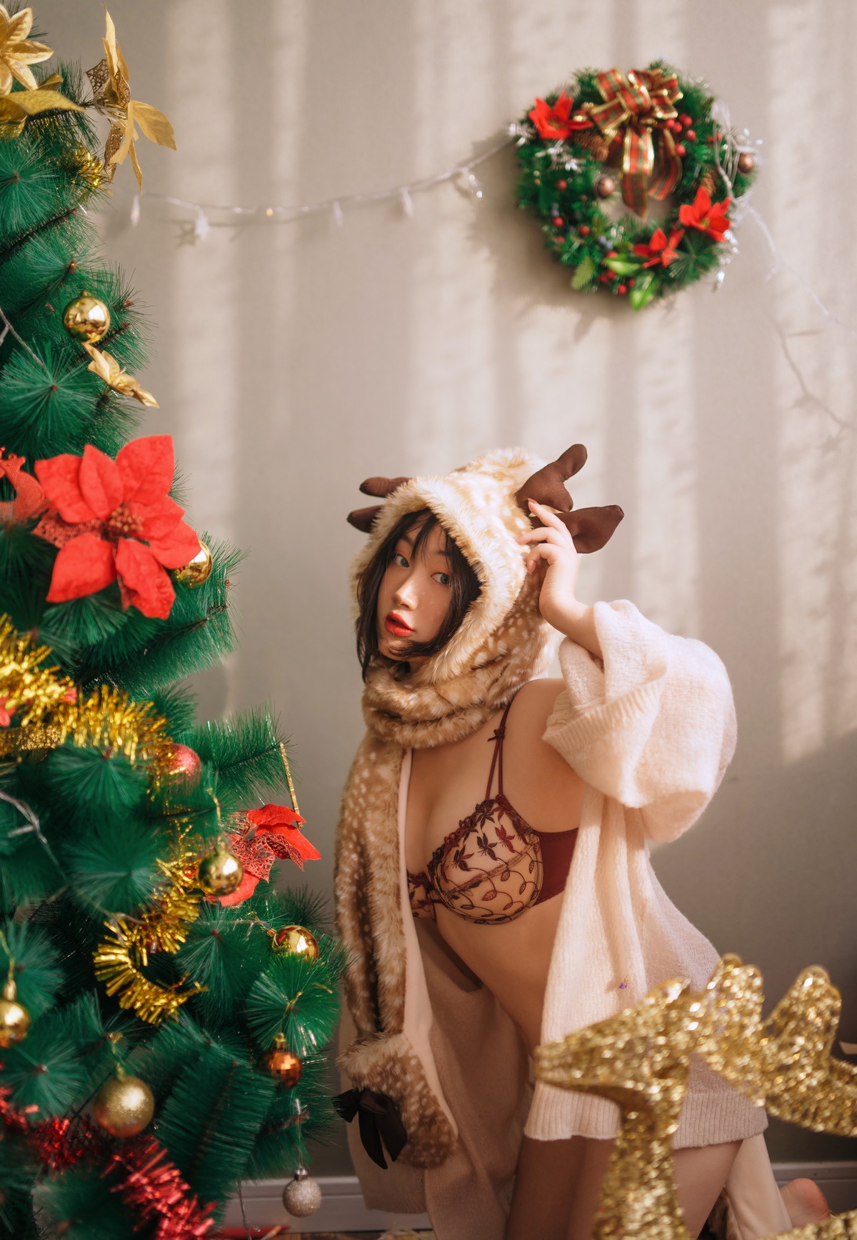 xgyw.top_网络美女野百合圣诞主题私房性感小鹿装扮性感蕾丝内衣秀傲人豪乳诱惑写真34P