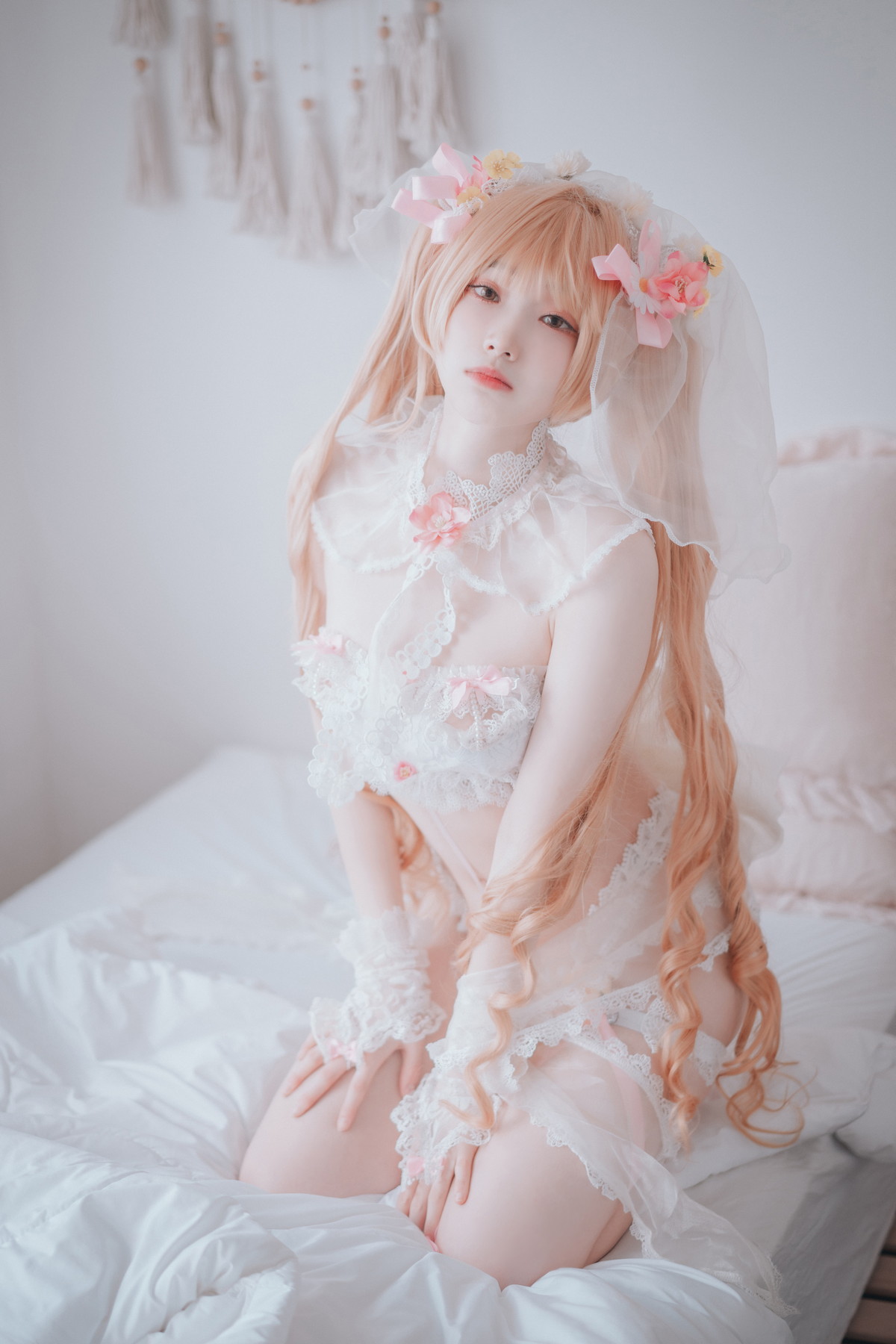 xgyw.top_[DJAWA]No.224_模特Bambi_God Mother Heket主题性感粉白色情趣服秀火辣身材诱惑写真201P