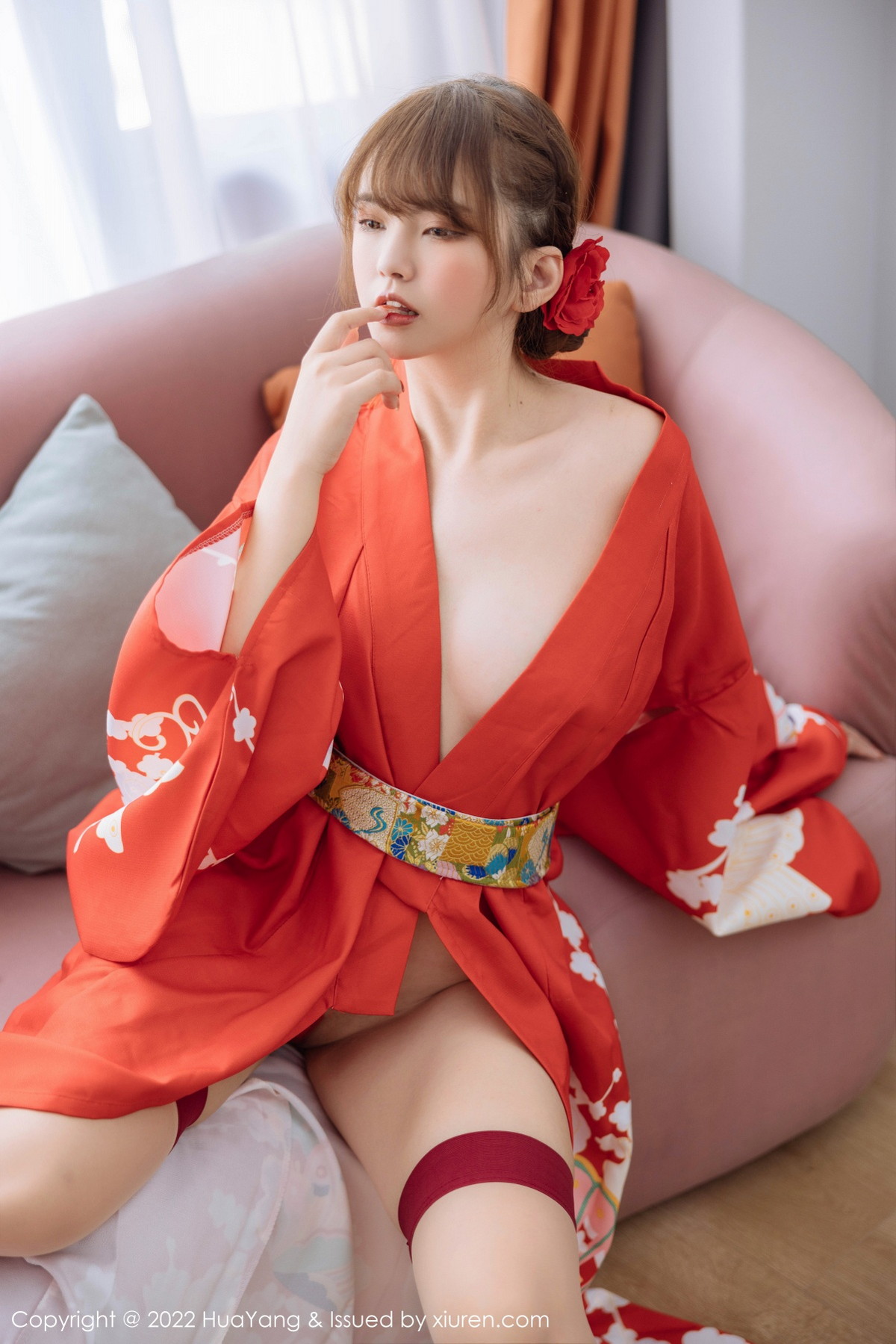 xgyw.top_[HuaYang花漾]Vol.518_模特张思允Nice西双版纳旅拍红色真空和服半脱露豪乳诱惑写真64P