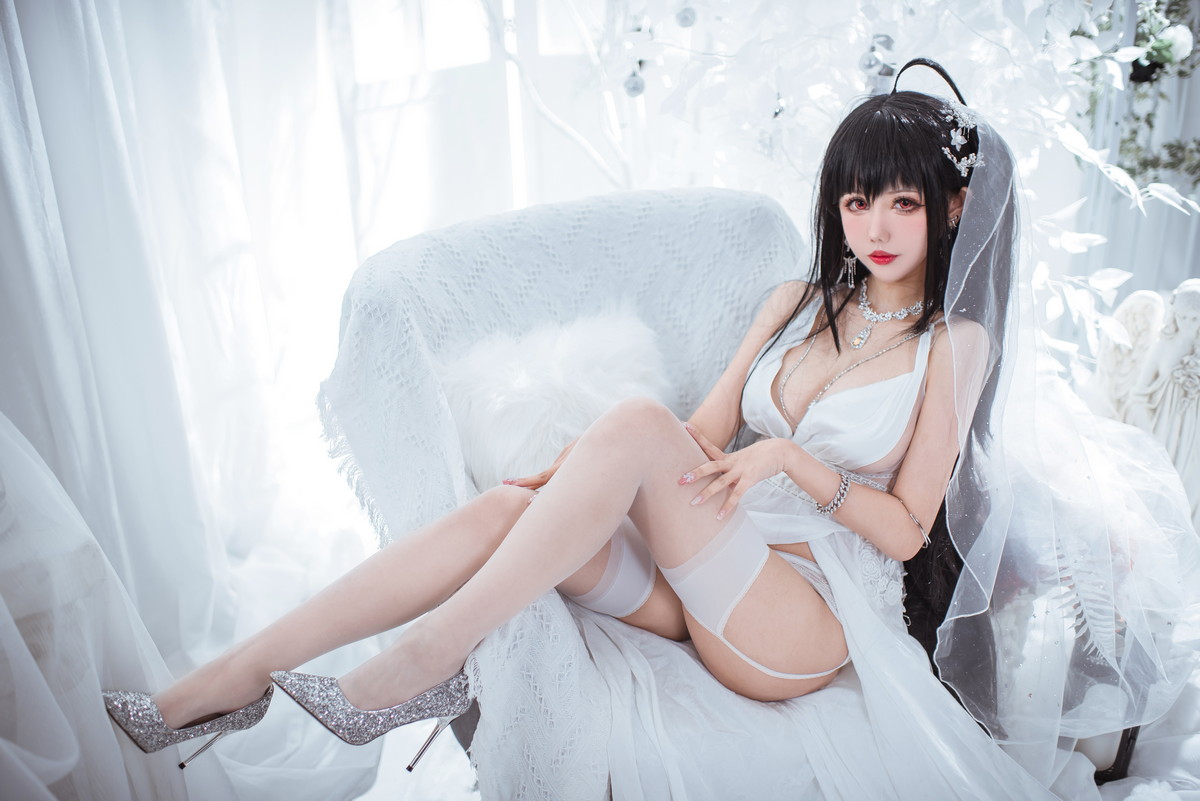 xgyw.top_Coser美女仙女月大凤纯白婚纱主题性感白色薄纱配白色吊袜秀完美身材诱惑写真30P