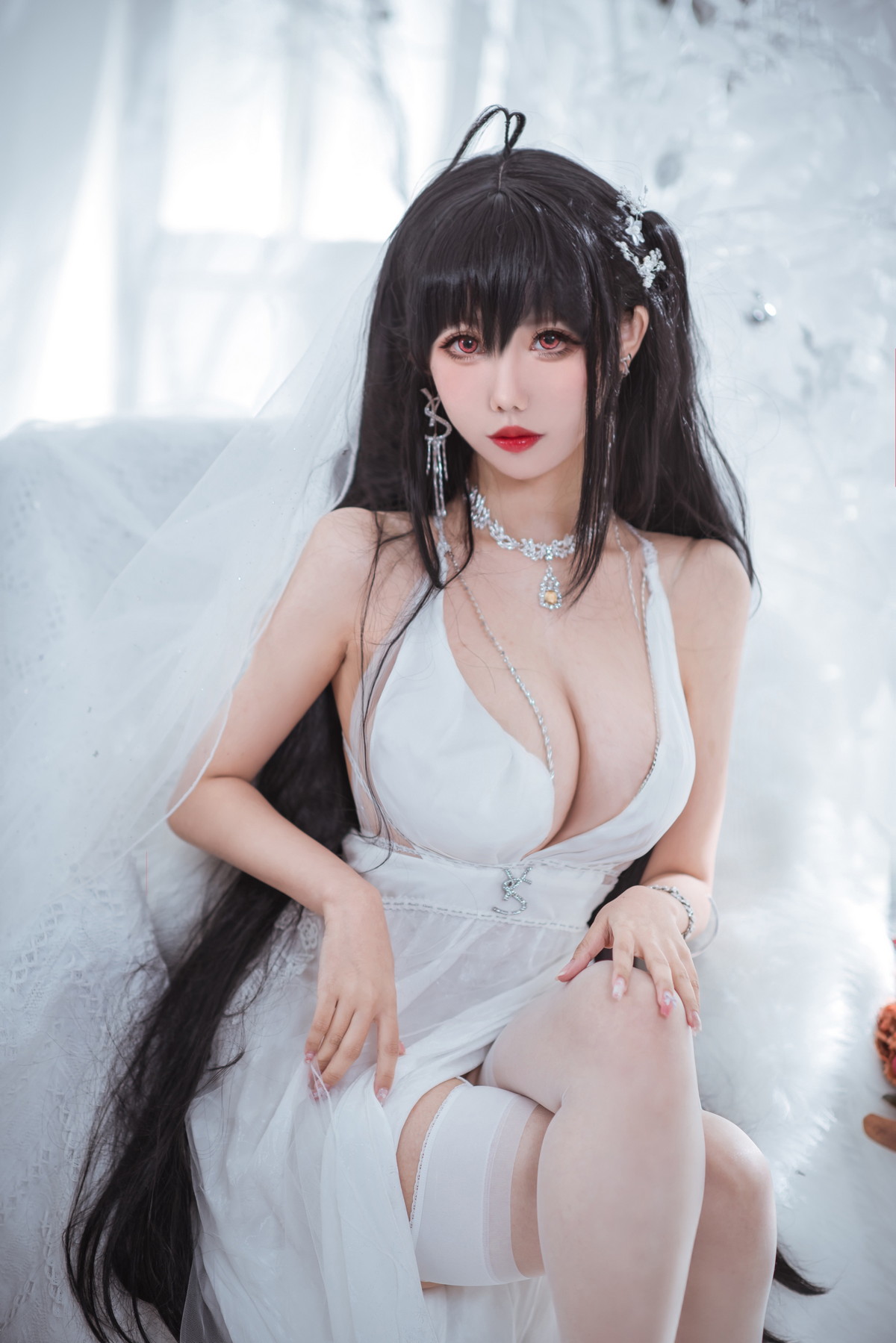 xgyw.top_Coser美女仙女月大凤纯白婚纱主题性感白色薄纱配白色吊袜秀完美身材诱惑写真30P