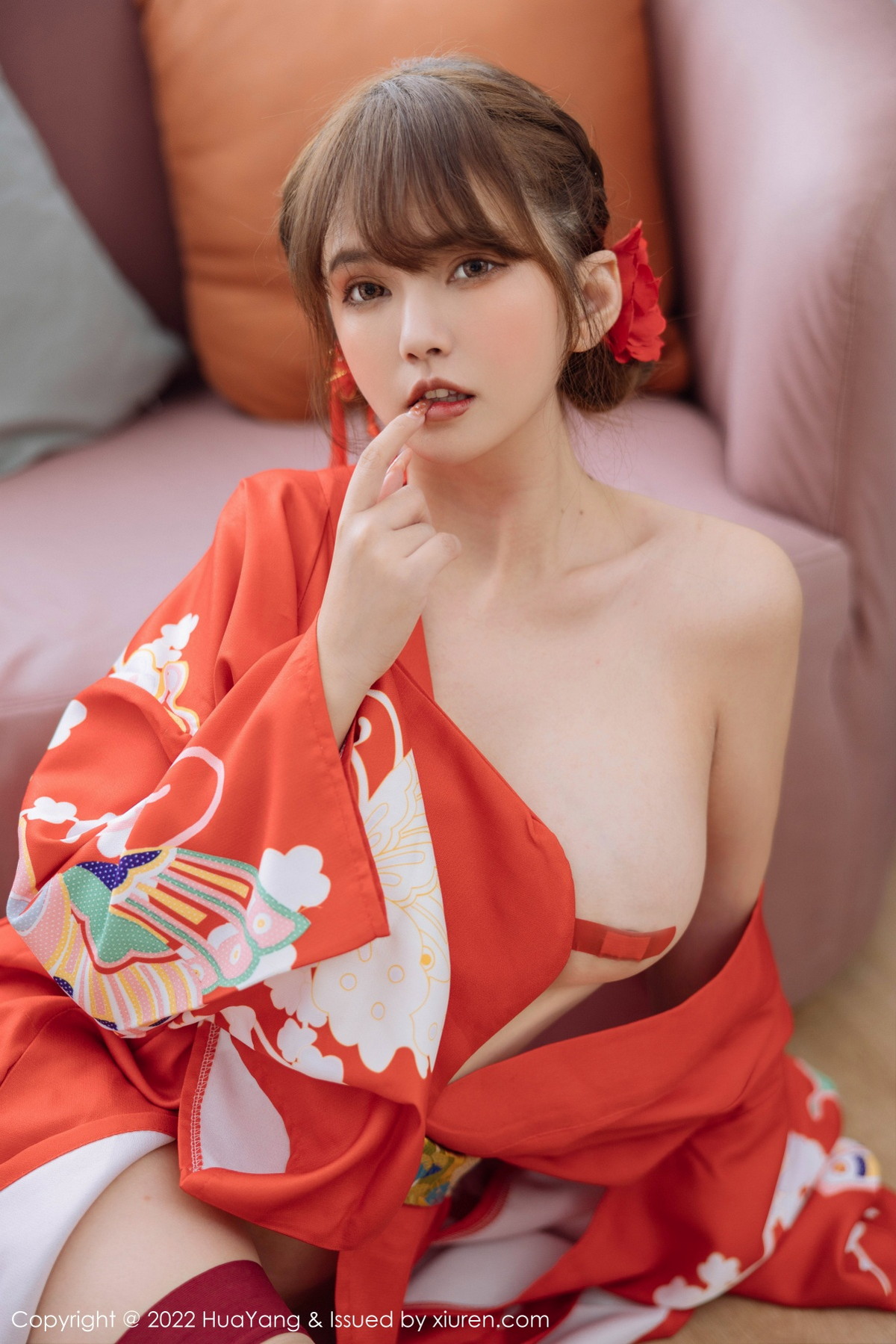 xgyw.top_[HuaYang花漾]Vol.518_模特张思允Nice西双版纳旅拍红色真空和服半脱露豪乳诱惑写真64P