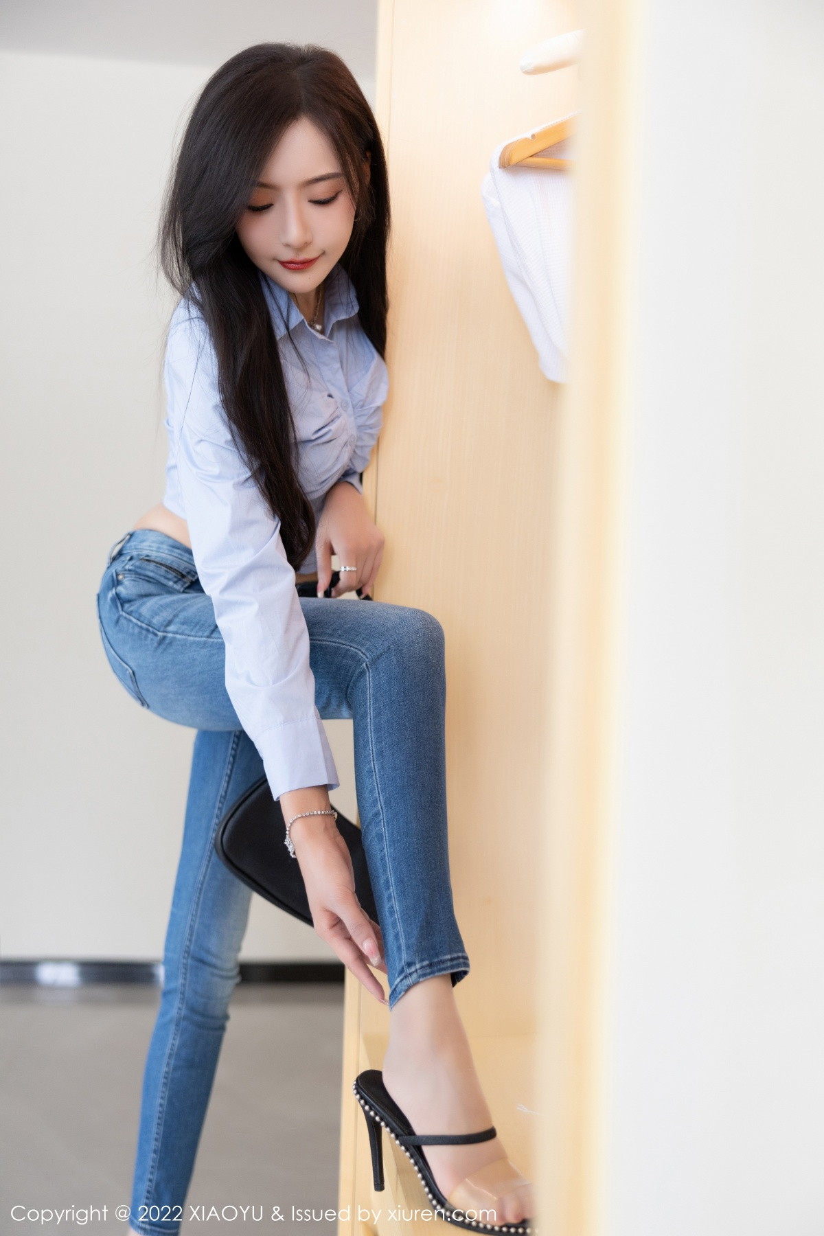 xgyw.top_[XiaoYu画语界]Vol.904_女神王馨瑶yanni杭州旅拍浅蓝T恤配牛仔裤露白色内衣诱惑写真88P