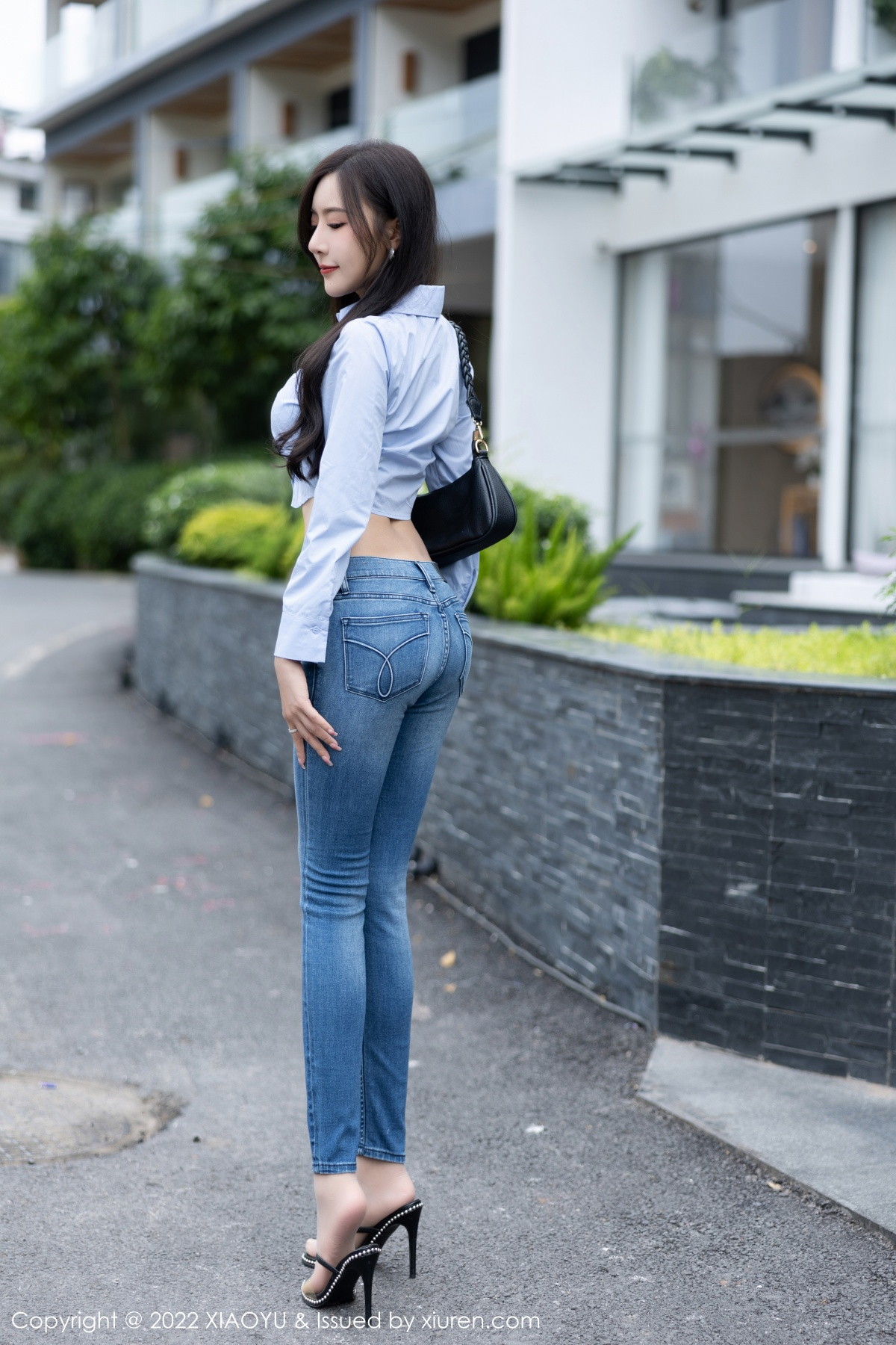 xgyw.top_[XiaoYu画语界]Vol.904_女神王馨瑶yanni杭州旅拍浅蓝T恤配牛仔裤露白色内衣诱惑写真88P