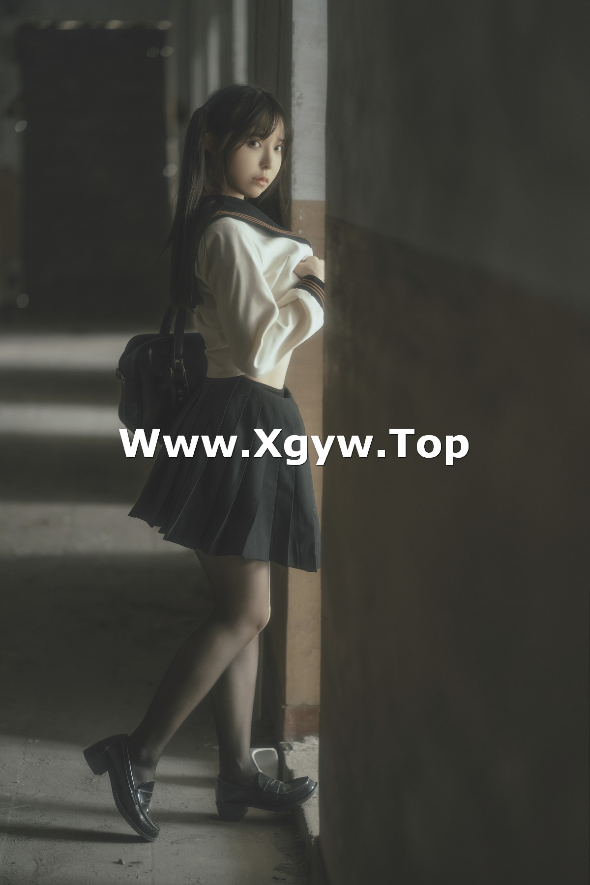 xgyw.top_Coser美女六味帝皇酱废墟JK主题户外脱性感制服露白色内衣秀豪乳诱惑写真42P