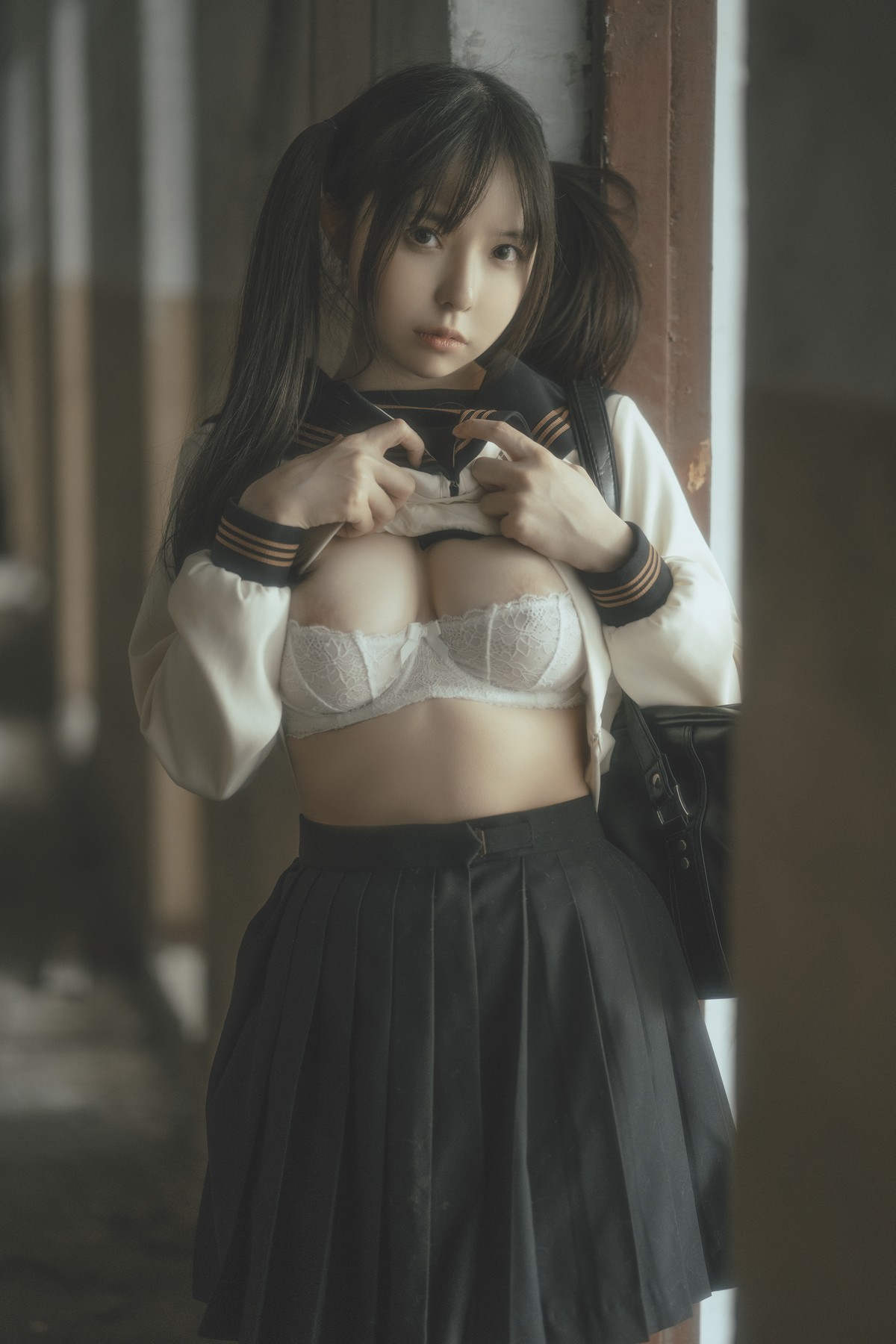 xgyw.top_Coser美女六味帝皇酱废墟JK主题户外脱性感制服露白色内衣秀豪乳诱惑写真42P