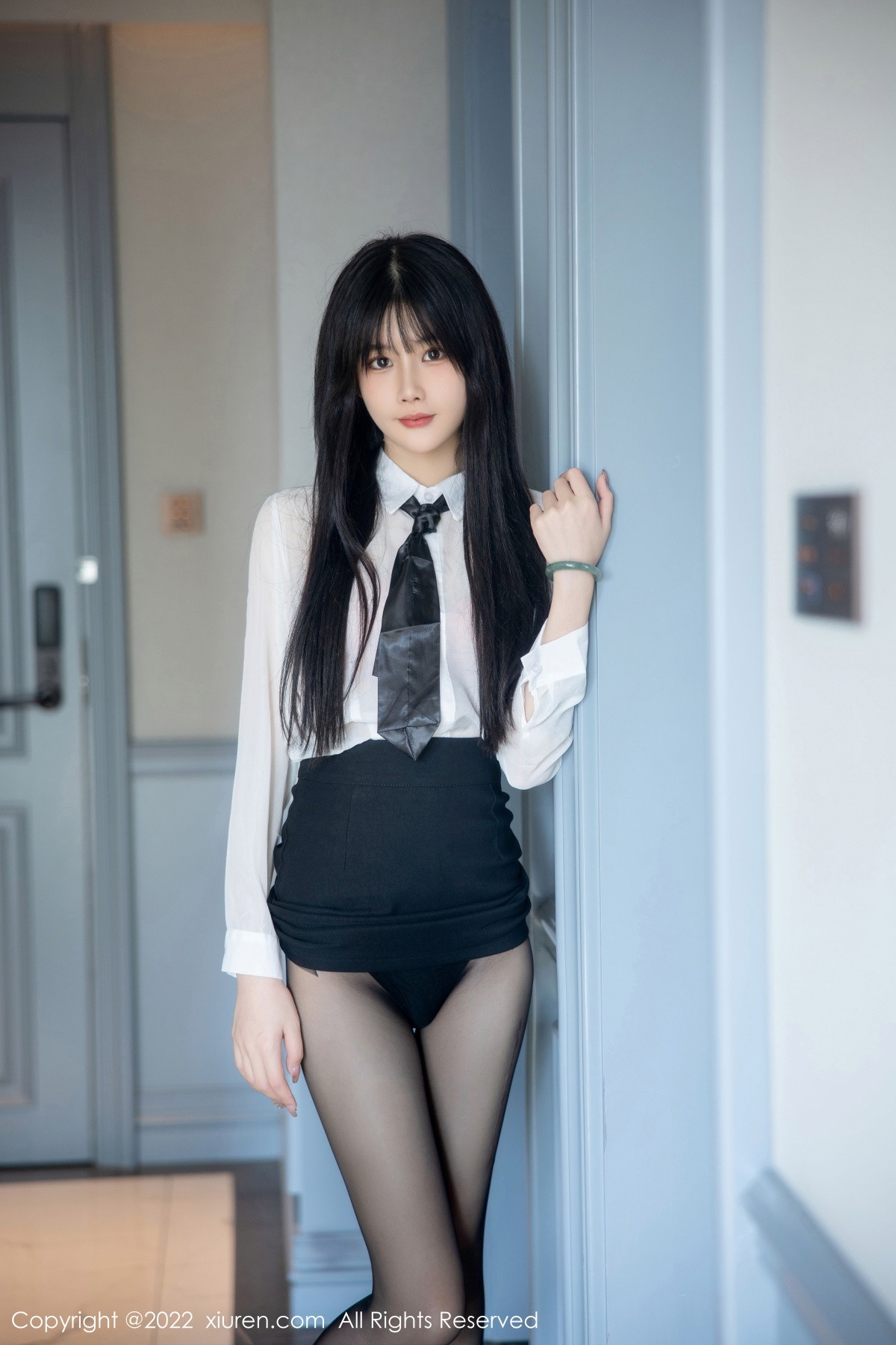 xgyw.top_XiuRen第5861_模特77qiqi白色轻透衣配黑短裙露粉红蕾丝内衣超薄黑丝诱惑写真79P