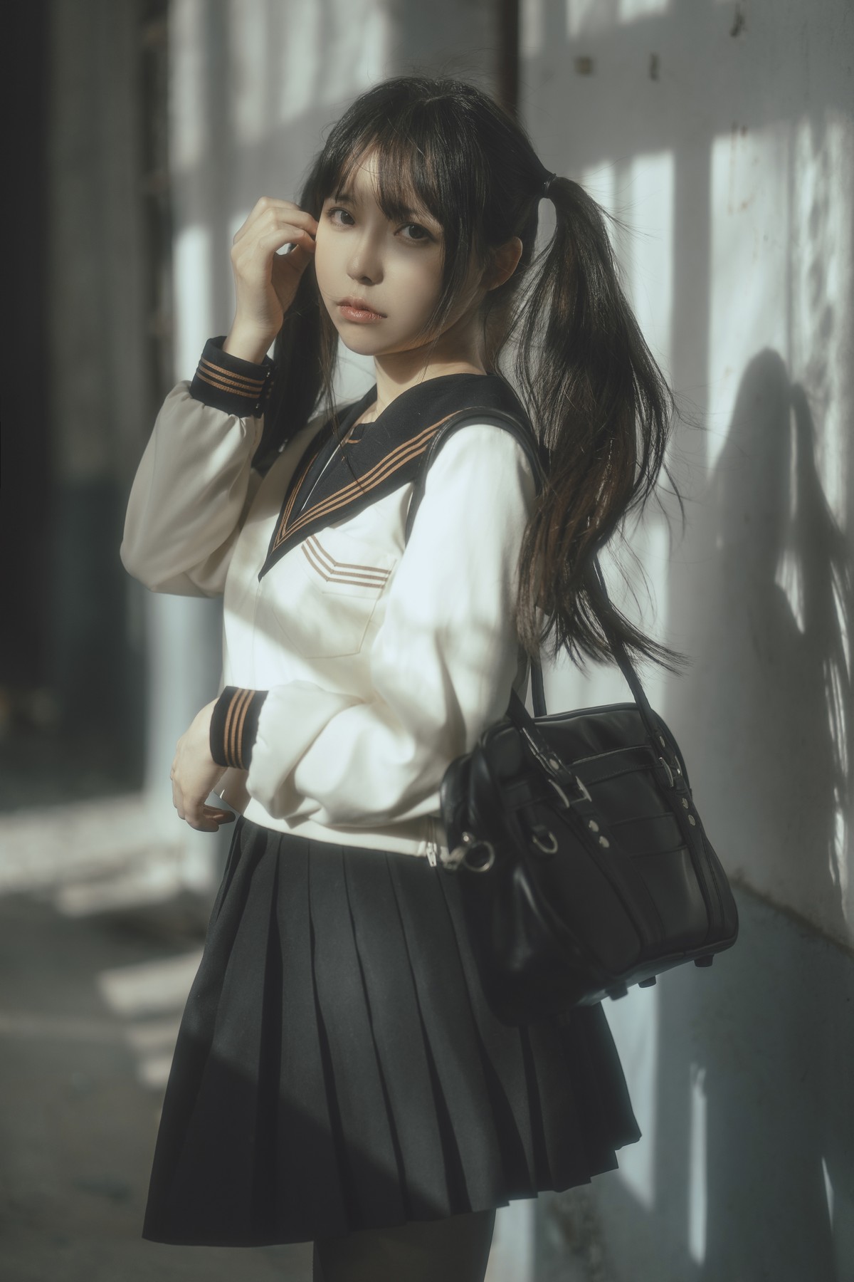 xgyw.top_Coser美女六味帝皇酱废墟JK主题户外脱性感制服露白色内衣秀豪乳诱惑写真42P