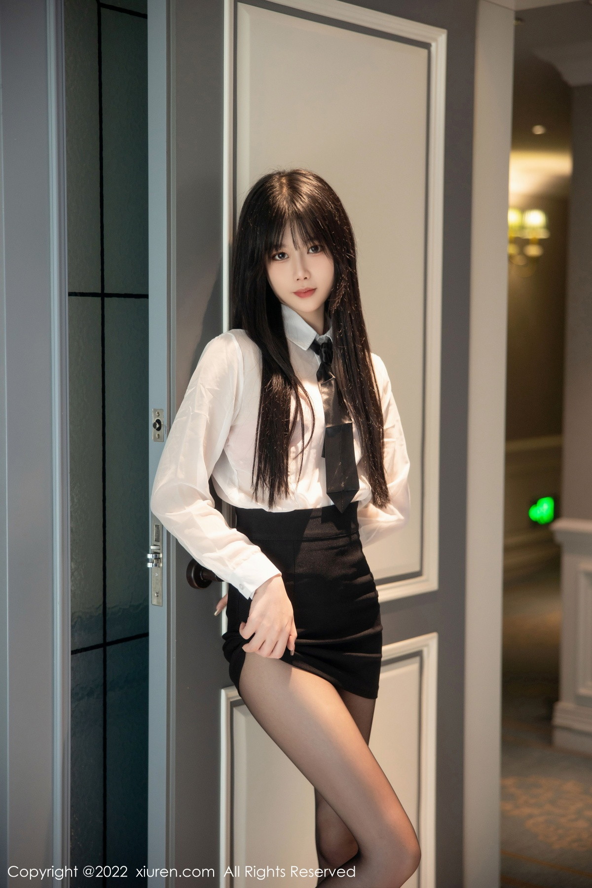 xgyw.top_XiuRen第5861_模特77qiqi白色轻透衣配黑短裙露粉红蕾丝内衣超薄黑丝诱惑写真79P
