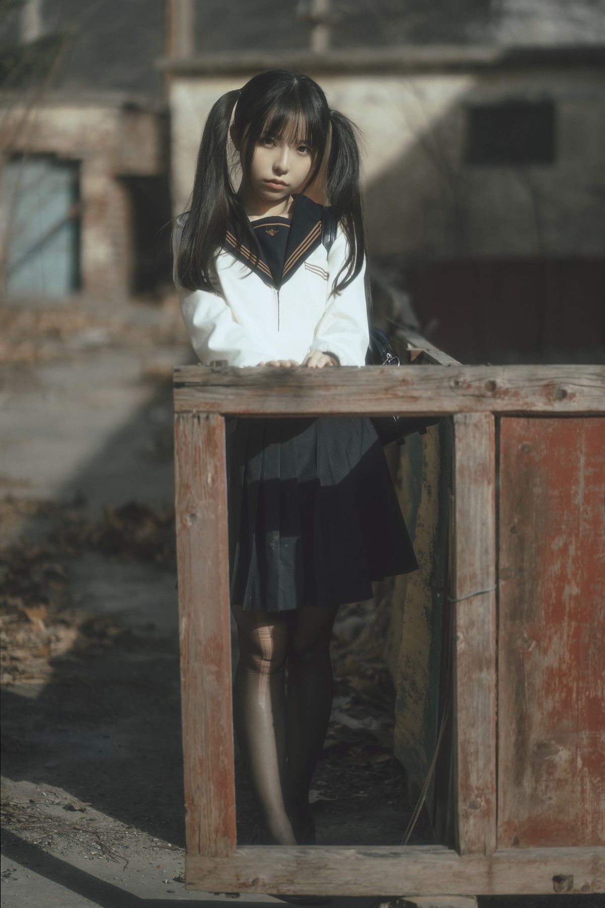 xgyw.top_Coser美女六味帝皇酱废墟JK主题户外脱性感制服露白色内衣秀豪乳诱惑写真42P