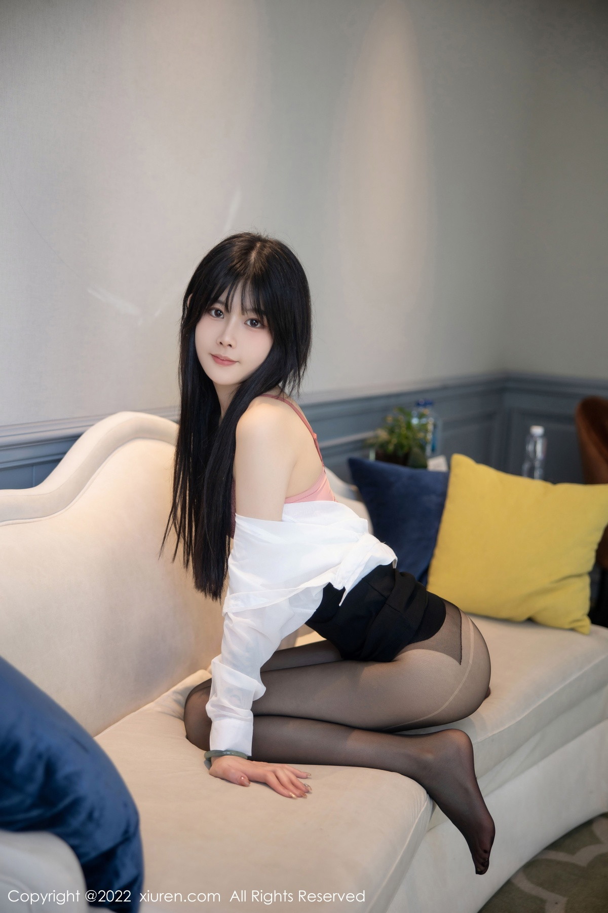 xgyw.top_XiuRen第5861_模特77qiqi白色轻透衣配黑短裙露粉红蕾丝内衣超薄黑丝诱惑写真79P