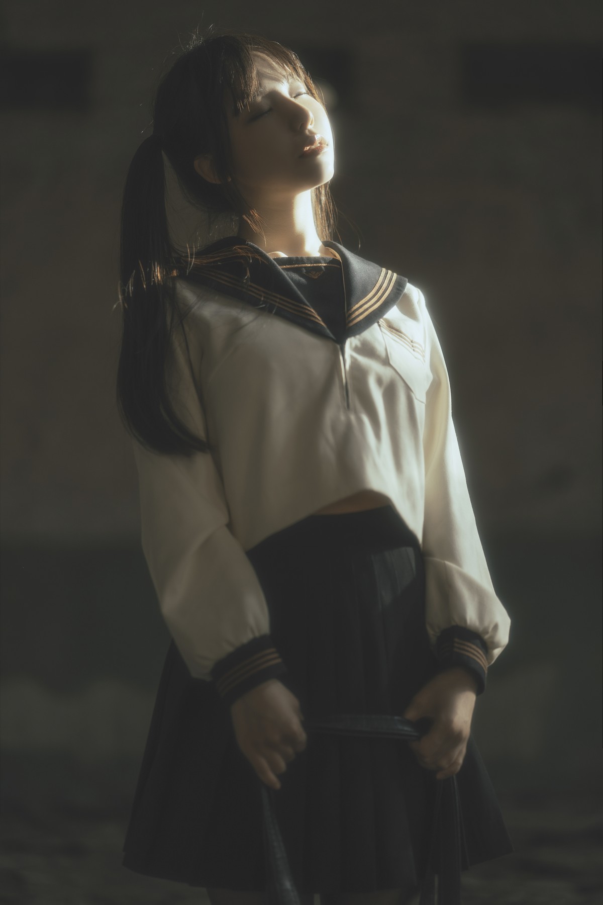 xgyw.top_Coser美女六味帝皇酱废墟JK主题户外脱性感制服露白色内衣秀豪乳诱惑写真42P