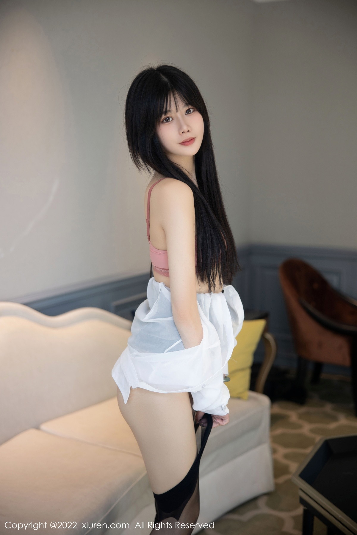 xgyw.top_XiuRen第5861_模特77qiqi白色轻透衣配黑短裙露粉红蕾丝内衣超薄黑丝诱惑写真79P