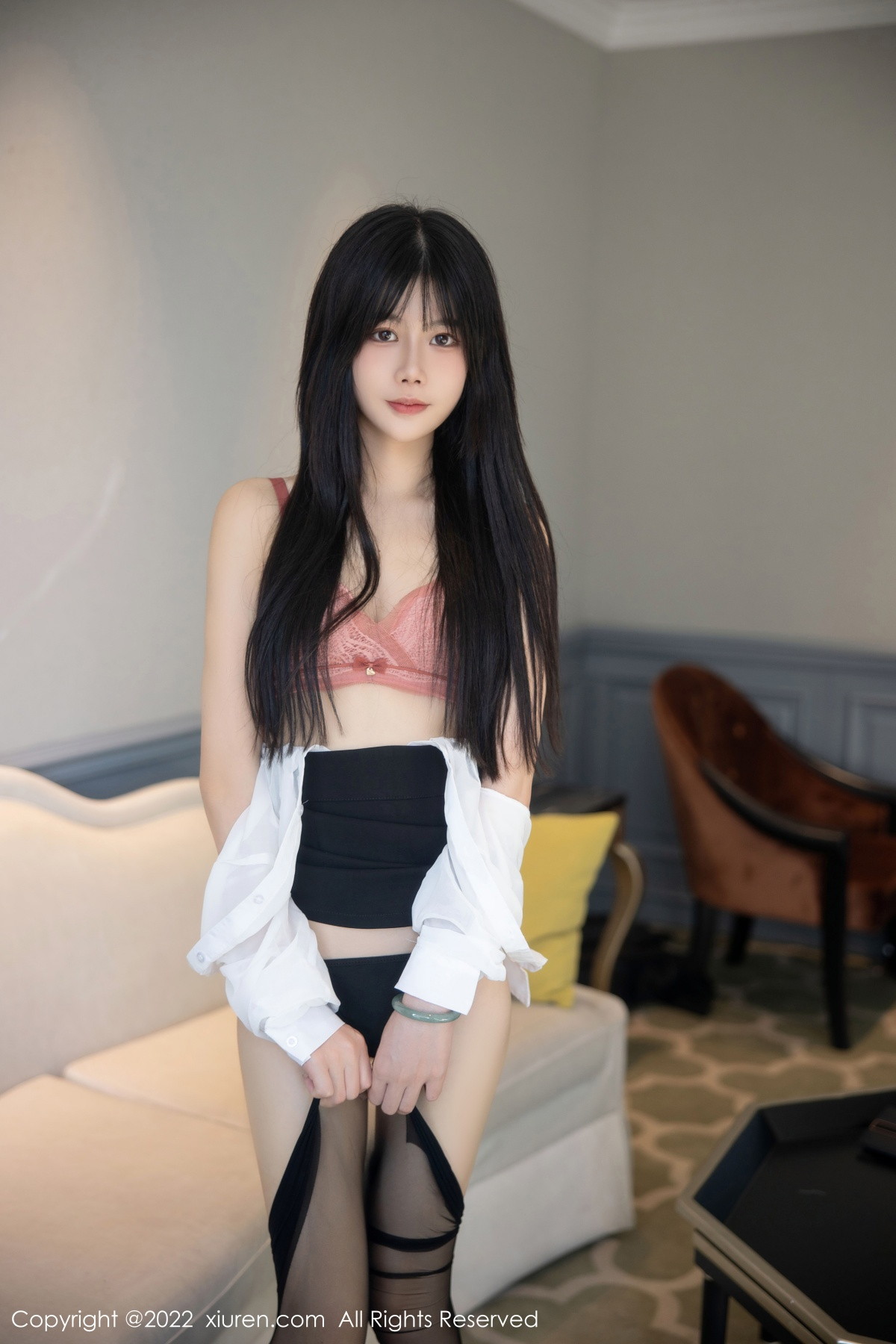 xgyw.top_XiuRen第5861_模特77qiqi白色轻透衣配黑短裙露粉红蕾丝内衣超薄黑丝诱惑写真79P