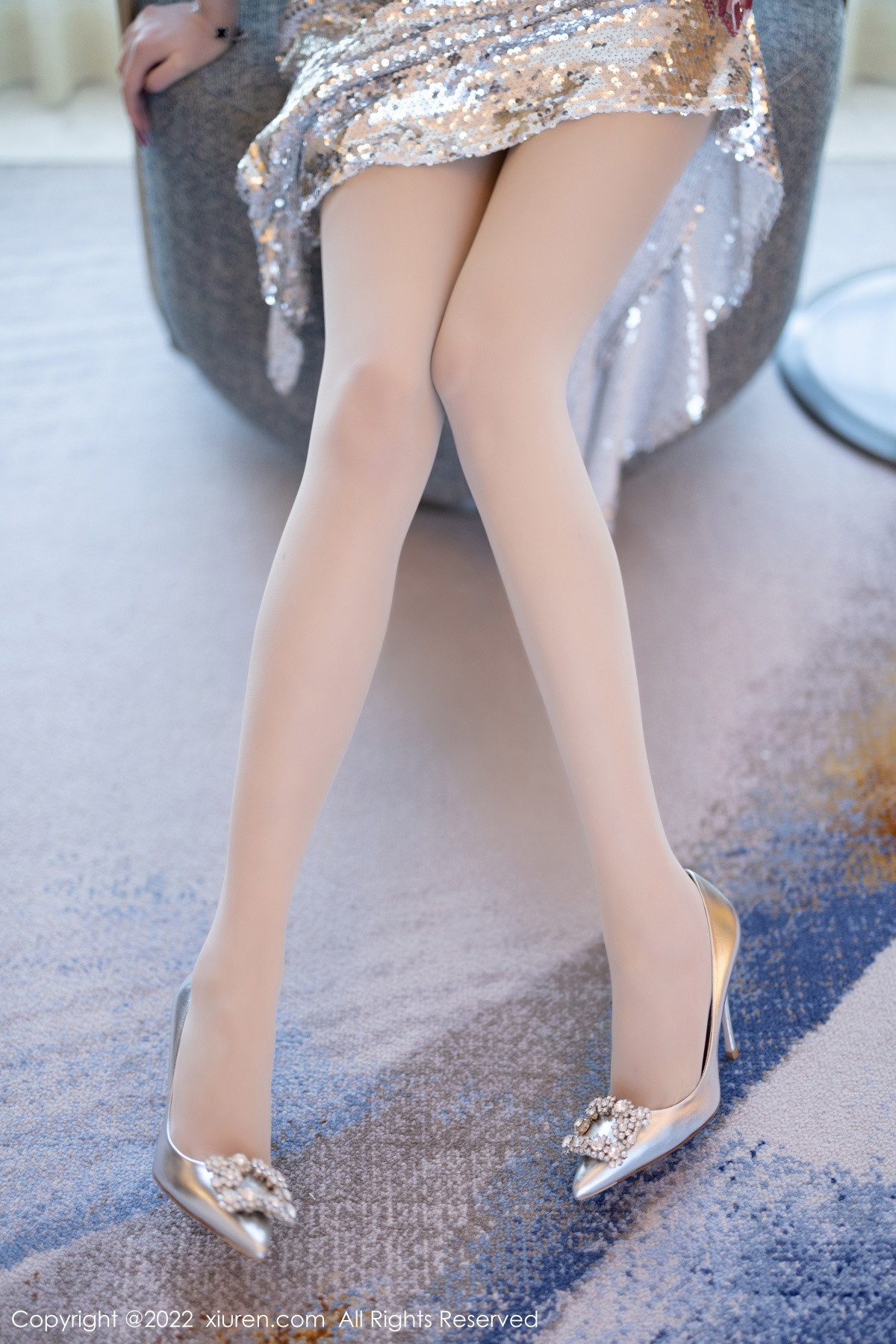 xgyw.top_XiuRen第5860期_女神杨晨晨Yome性感银色吊带短裙露黑色蕾丝内衣惹火诱惑写真81P