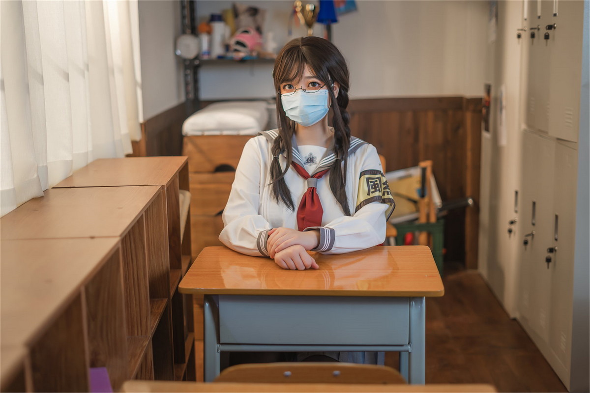 xgyw.top_网络美女啊日日_Ganlory放课后风纪主题私房半脱学生制服露性感内衣诱惑写真51P
