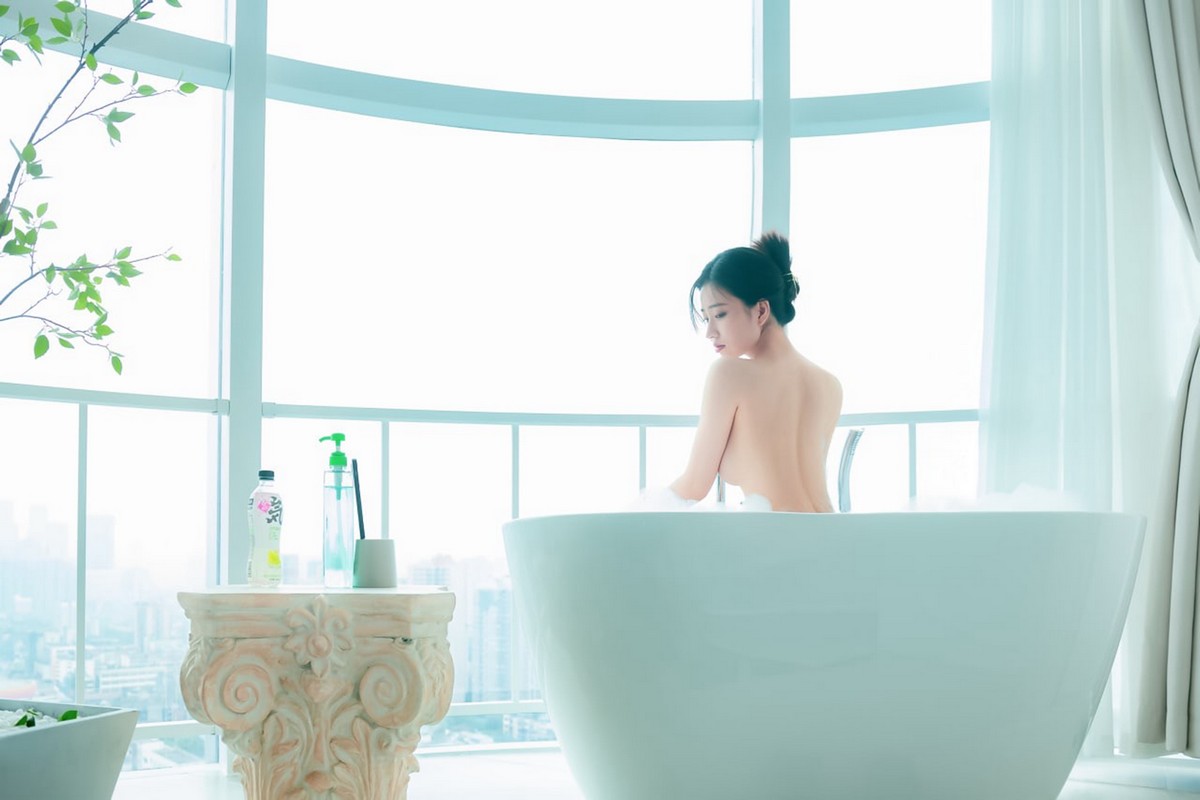 xgyw.top_网络美女年年Nnian爱心泡泡主题私房浴室大尺度全果泡泡浴秀火辣身材诱惑写真25P