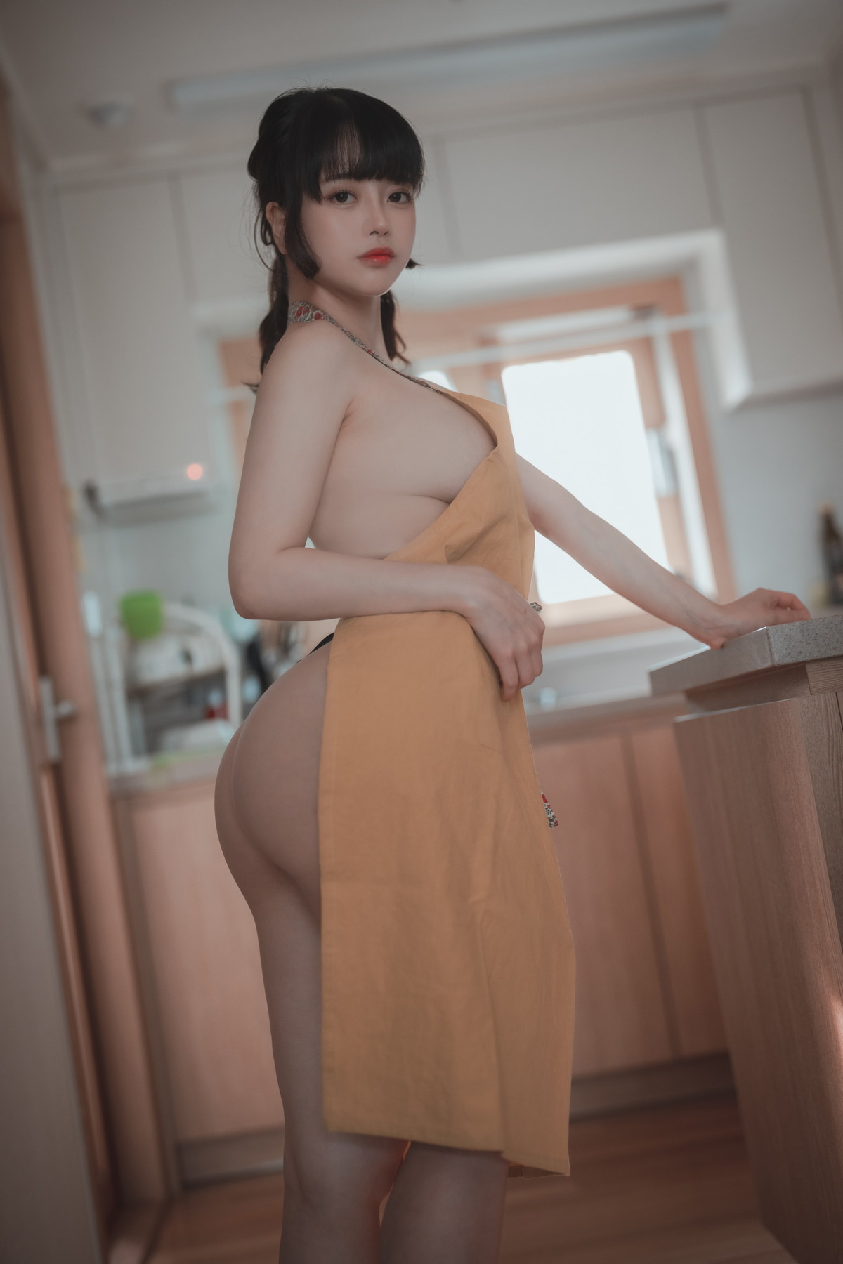 xgyw.top_[DJAWA]No.226_模特ZziZzi_New Town Bride主题性感厨娘装黑色内裤秀翘臀诱惑写真207P