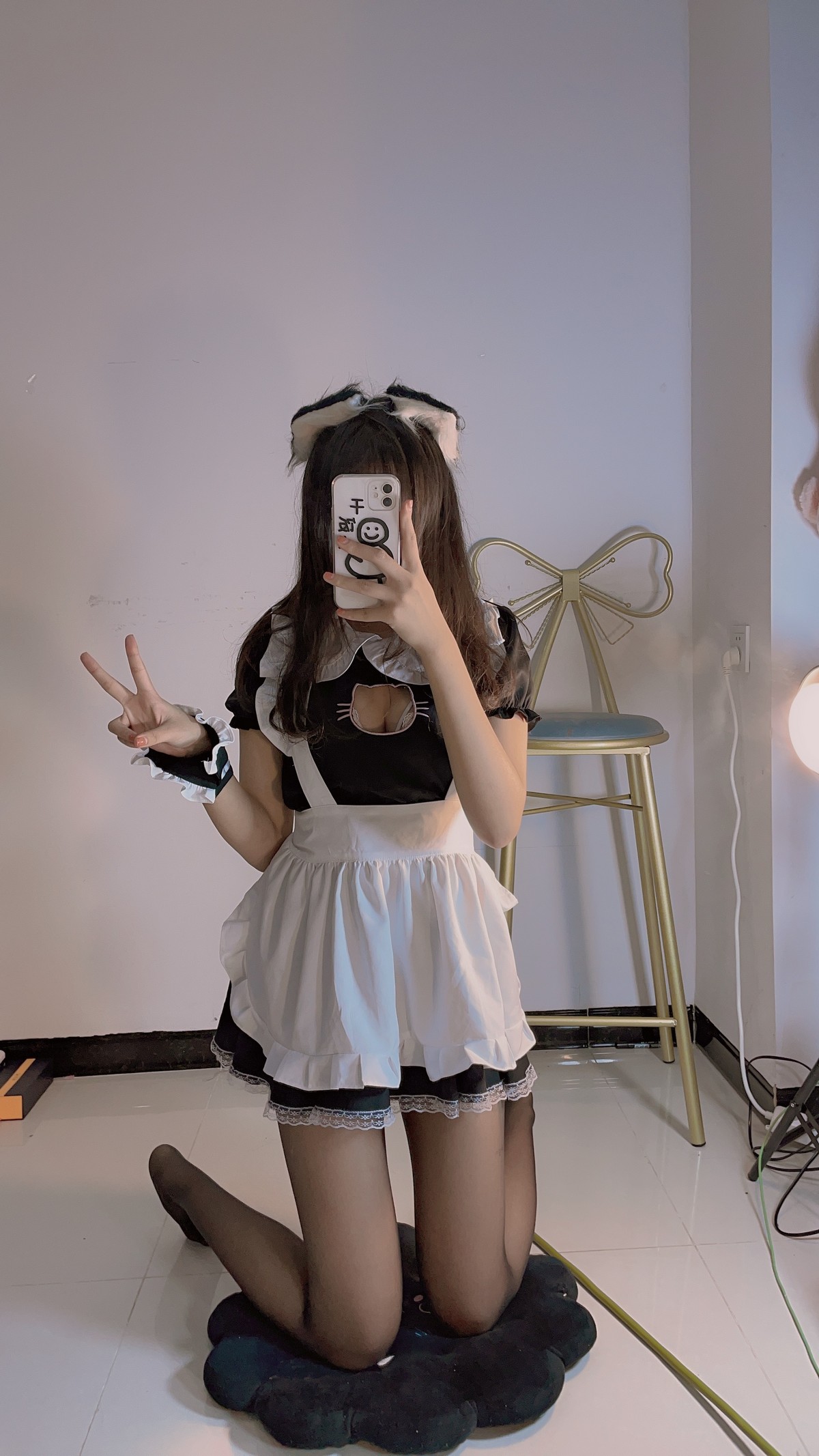 xgyw.top_网络美少女宁酱0w0黑丝女仆主题私房性感黑色女仆装配超薄黑丝秀翘臀诱惑写真39P