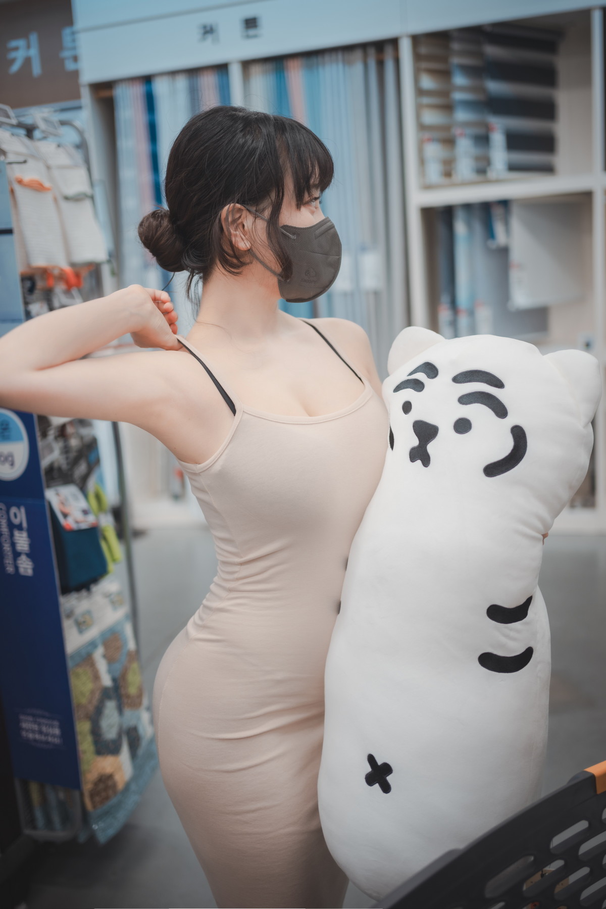 xgyw.top_[DJAWA]No.226_模特ZziZzi_New Town Bride主题性感厨娘装黑色内裤秀翘臀诱惑写真207P