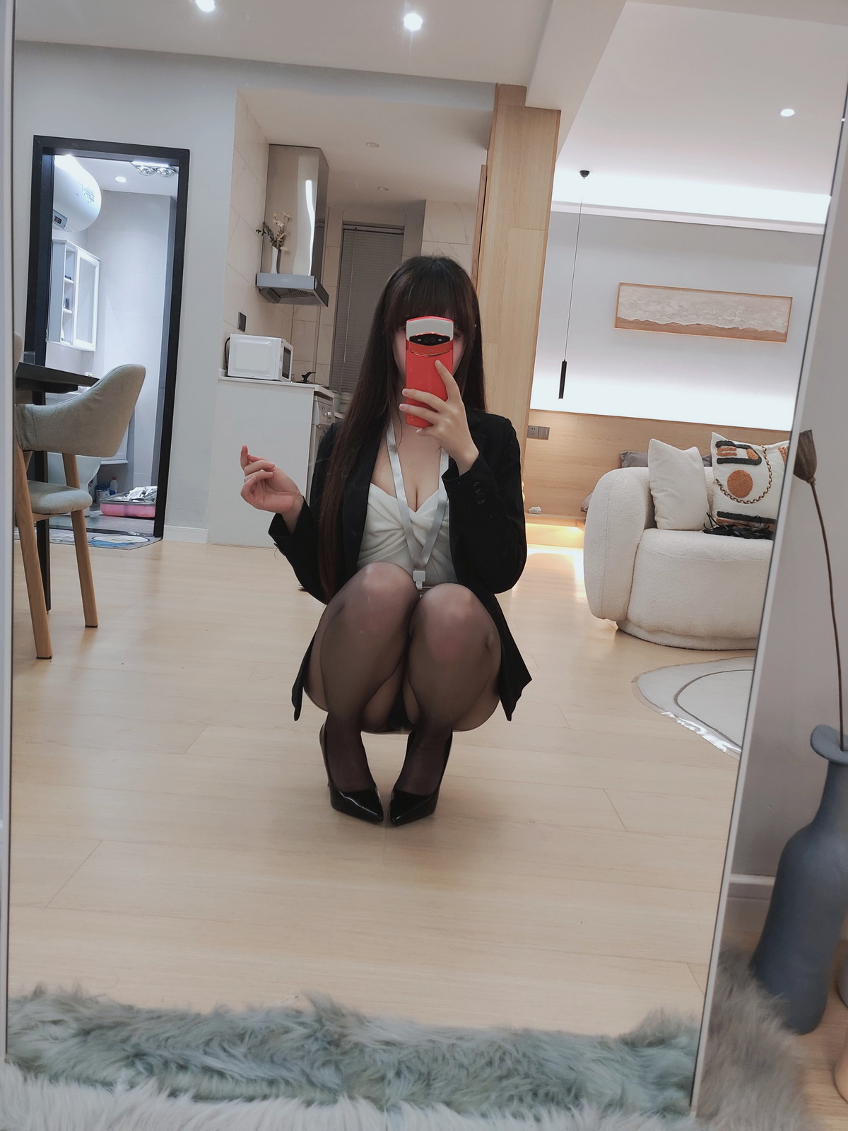 xgyw.top_Cos小姐姐雪琪OL后辈出差第一天主题性感制服短裙配超薄黑丝秀美腿迷人写真47P