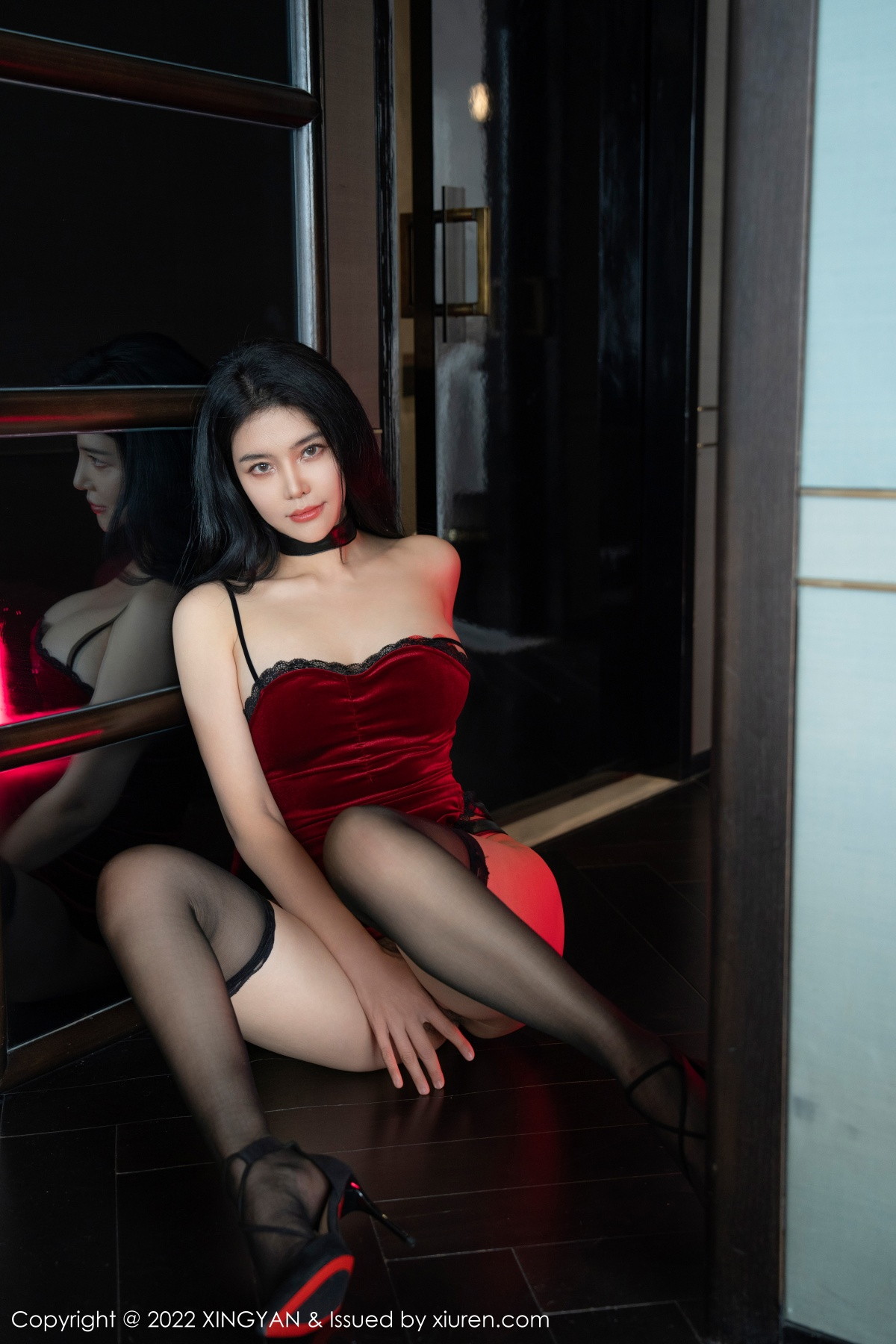 xgyw.top_[XINGYAN星颜社]VOL.156_女神刘钰儿性感红色吊带上衣配黑色蕾丝袜秀完美身材诱惑写真70P