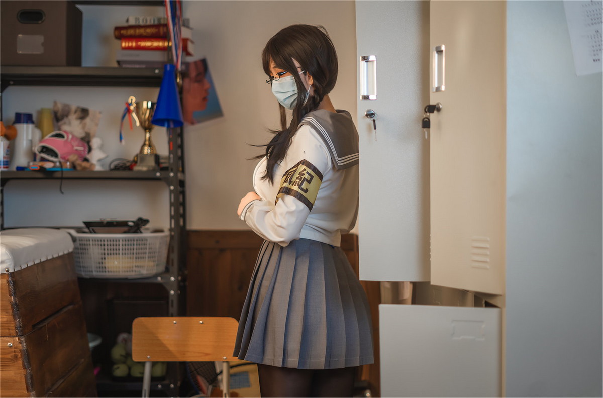 xgyw.top_网络美女啊日日_Ganlory放课后风纪主题私房半脱学生制服露性感内衣诱惑写真51P