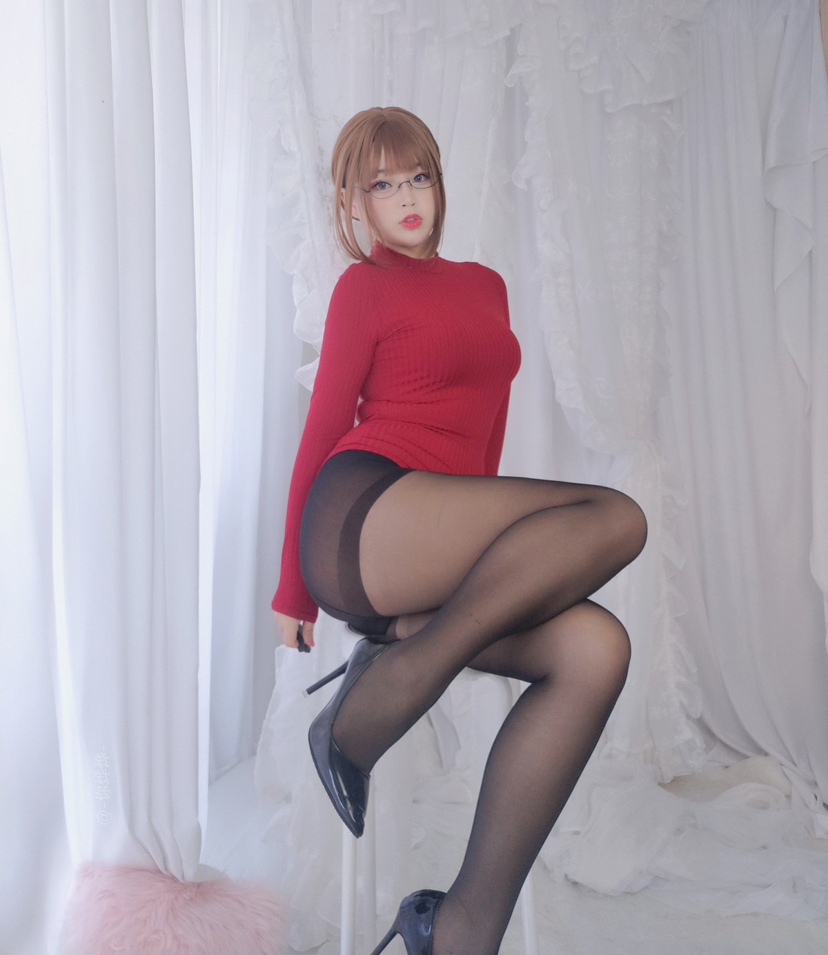xgyw.top_Coser妹子你烨烨马修主题黑色露胸连体衣 红色连体衣配超薄黑丝秀翘臀诱惑写真127P