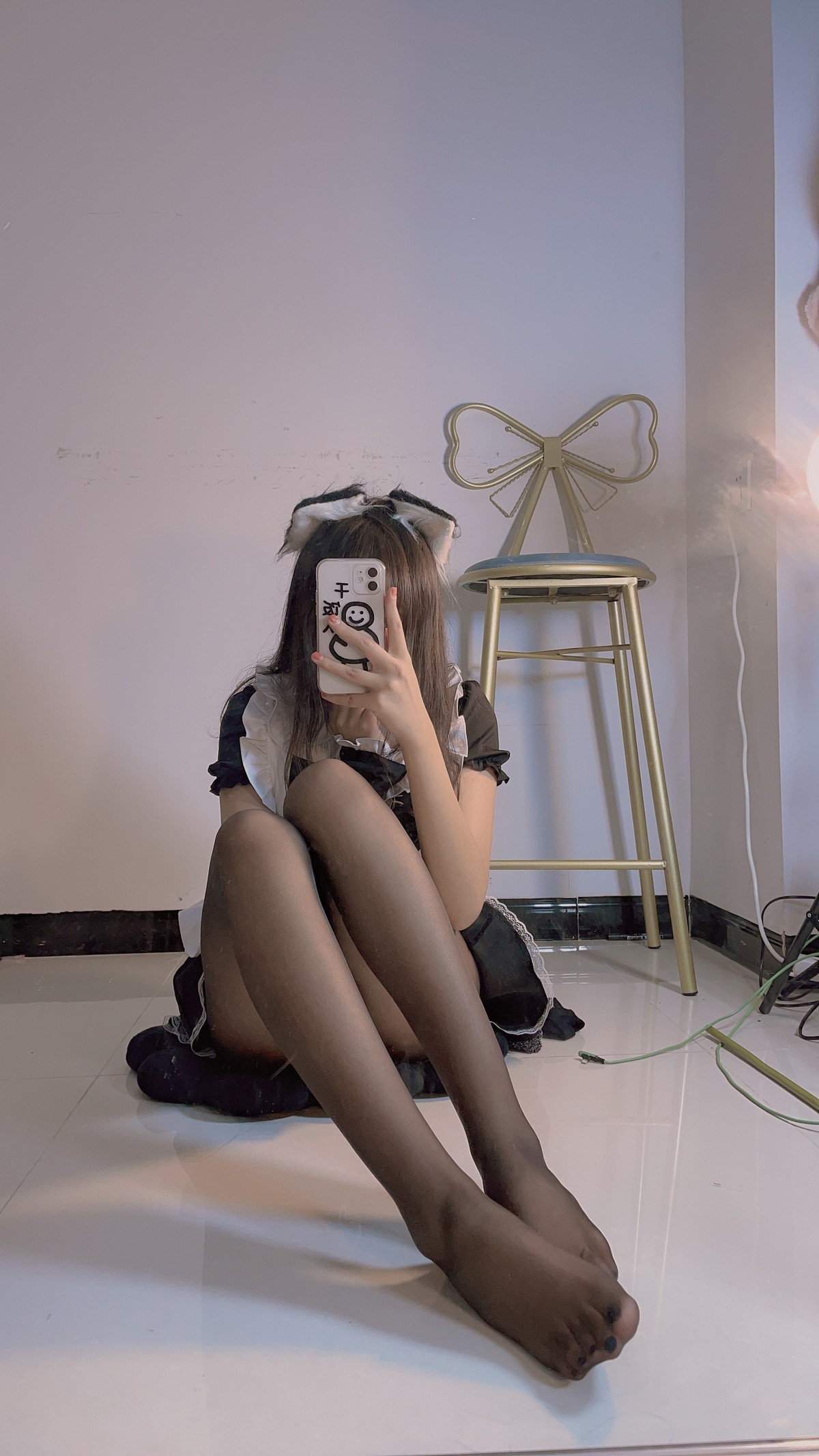 xgyw.top_网络美少女宁酱0w0黑丝女仆主题私房性感黑色女仆装配超薄黑丝秀翘臀诱惑写真39P