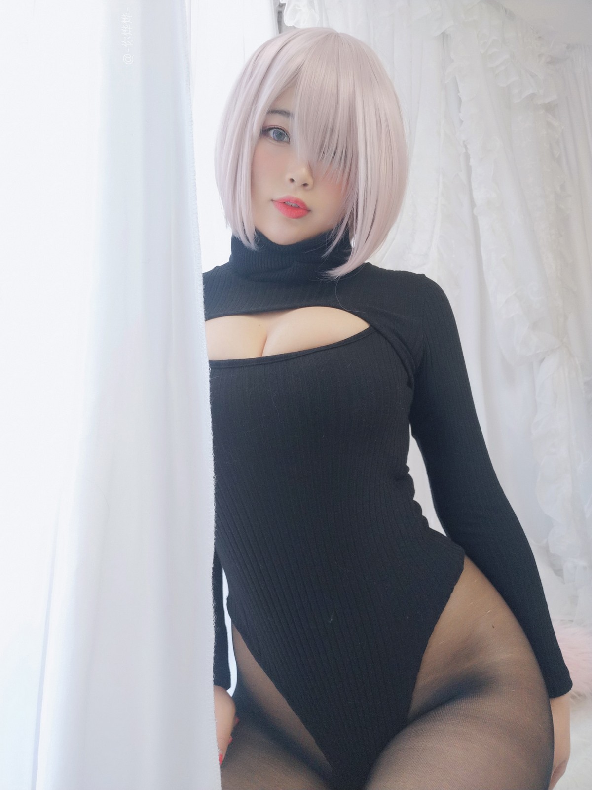 xgyw.top_Coser妹子你烨烨马修主题黑色露胸连体衣 红色连体衣配超薄黑丝秀翘臀诱惑写真127P