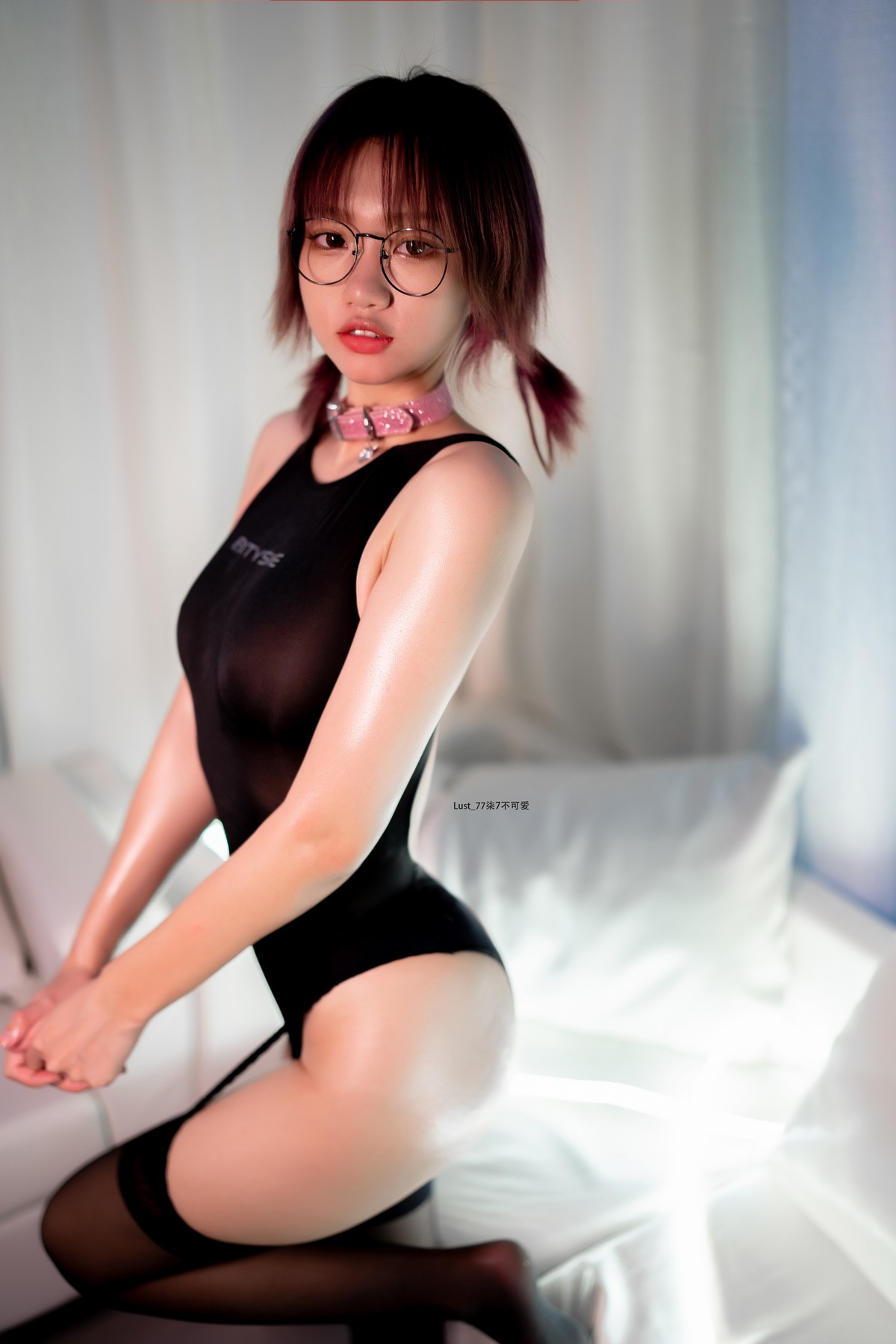 xgyw.top_动漫博主柒柒要乖哦竞泳水着主题黑色连体泳衣配黑丝吊袜秀完美身材诱惑写真82P