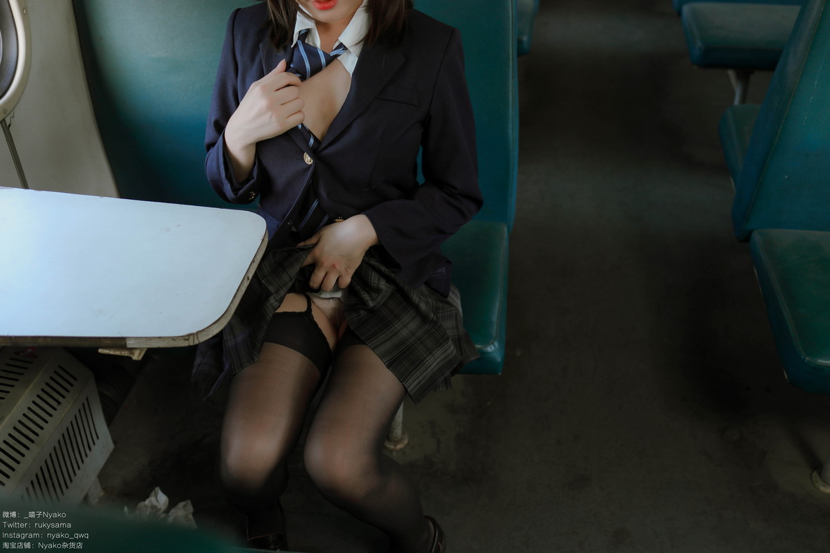 xgyw.top_网络美女Nyako喵子火车JK主题性感JK制服半脱露傲人豪乳遮点极致诱惑写真80P