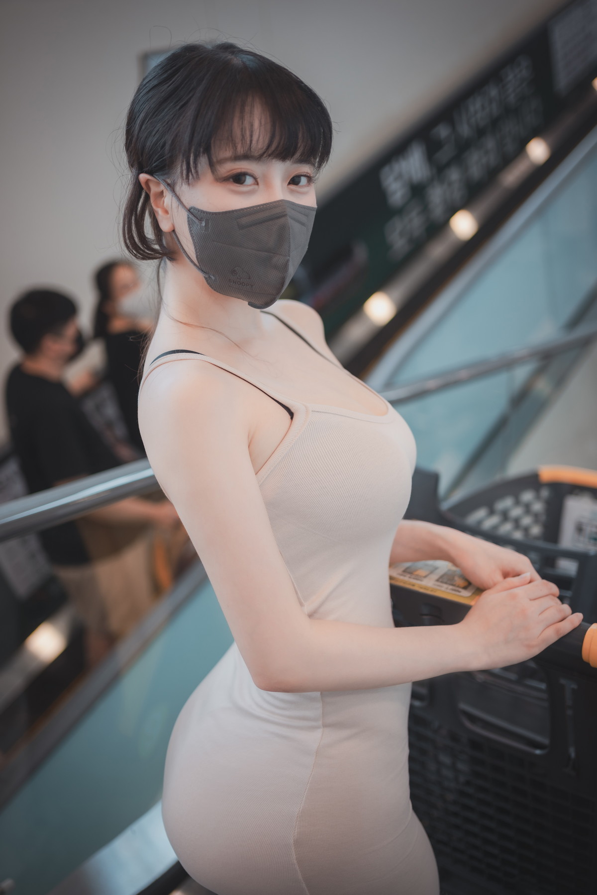 xgyw.top_[DJAWA]No.226_模特ZziZzi_New Town Bride主题性感厨娘装黑色内裤秀翘臀诱惑写真207P