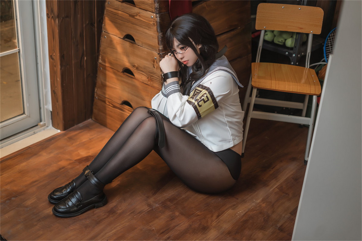 xgyw.top_网络美女啊日日_Ganlory放课后风纪主题私房半脱学生制服露性感内衣诱惑写真51P