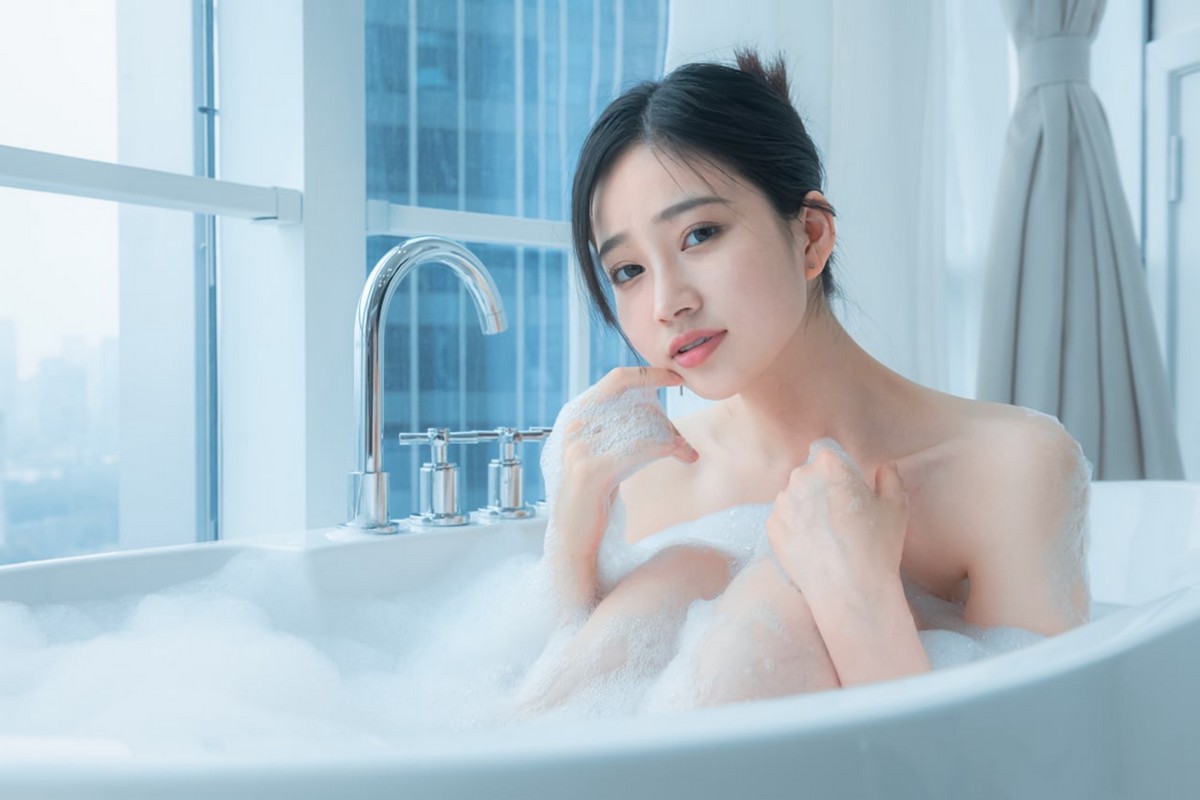 xgyw.top_网络美女年年Nnian爱心泡泡主题私房浴室大尺度全果泡泡浴秀火辣身材诱惑写真25P