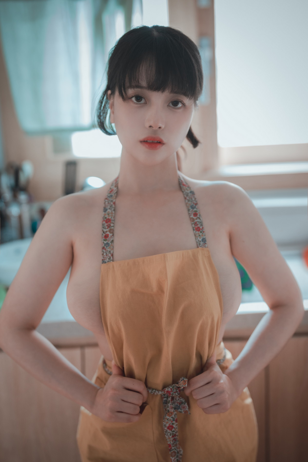 xgyw.top_[DJAWA]No.226_模特ZziZzi_New Town Bride主题性感厨娘装黑色内裤秀翘臀诱惑写真207P