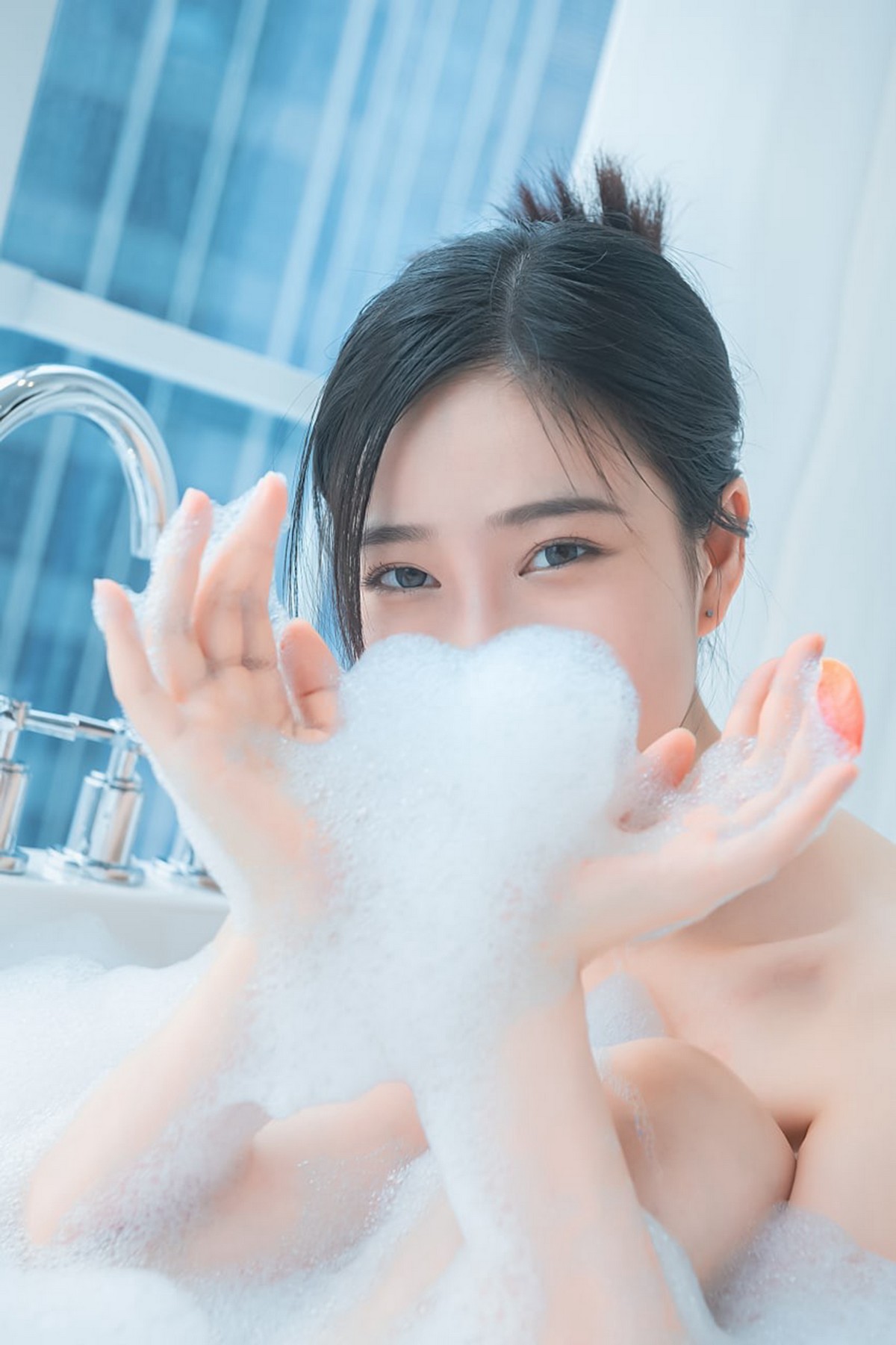xgyw.top_网络美女年年Nnian爱心泡泡主题私房浴室大尺度全果泡泡浴秀火辣身材诱惑写真25P