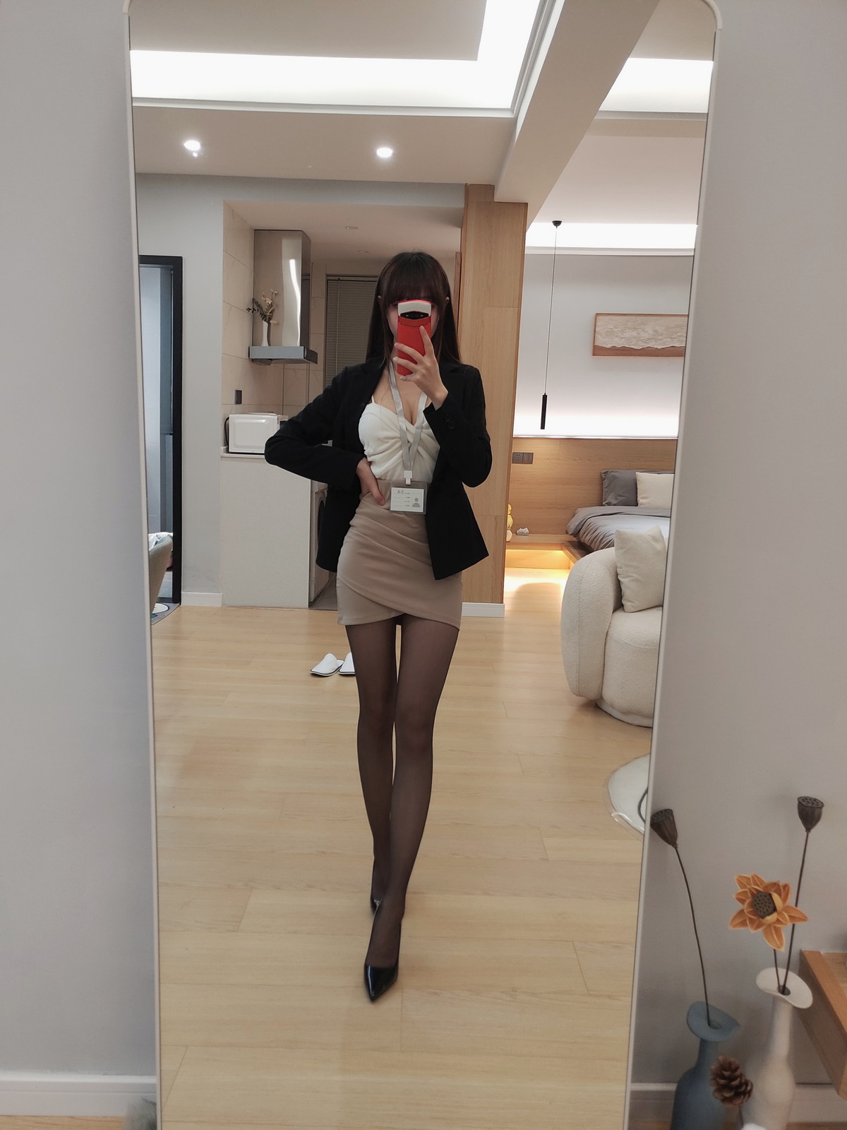xgyw.top_Cos小姐姐雪琪OL后辈出差第一天主题性感制服短裙配超薄黑丝秀美腿迷人写真47P