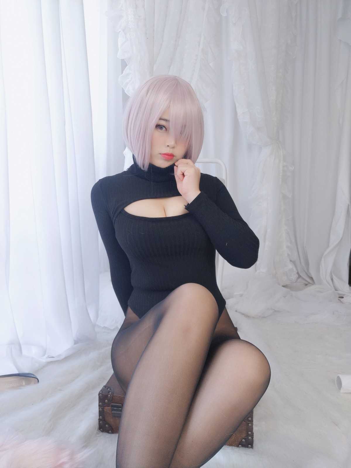 xgyw.top_Coser妹子你烨烨马修主题黑色露胸连体衣 红色连体衣配超薄黑丝秀翘臀诱惑写真127P