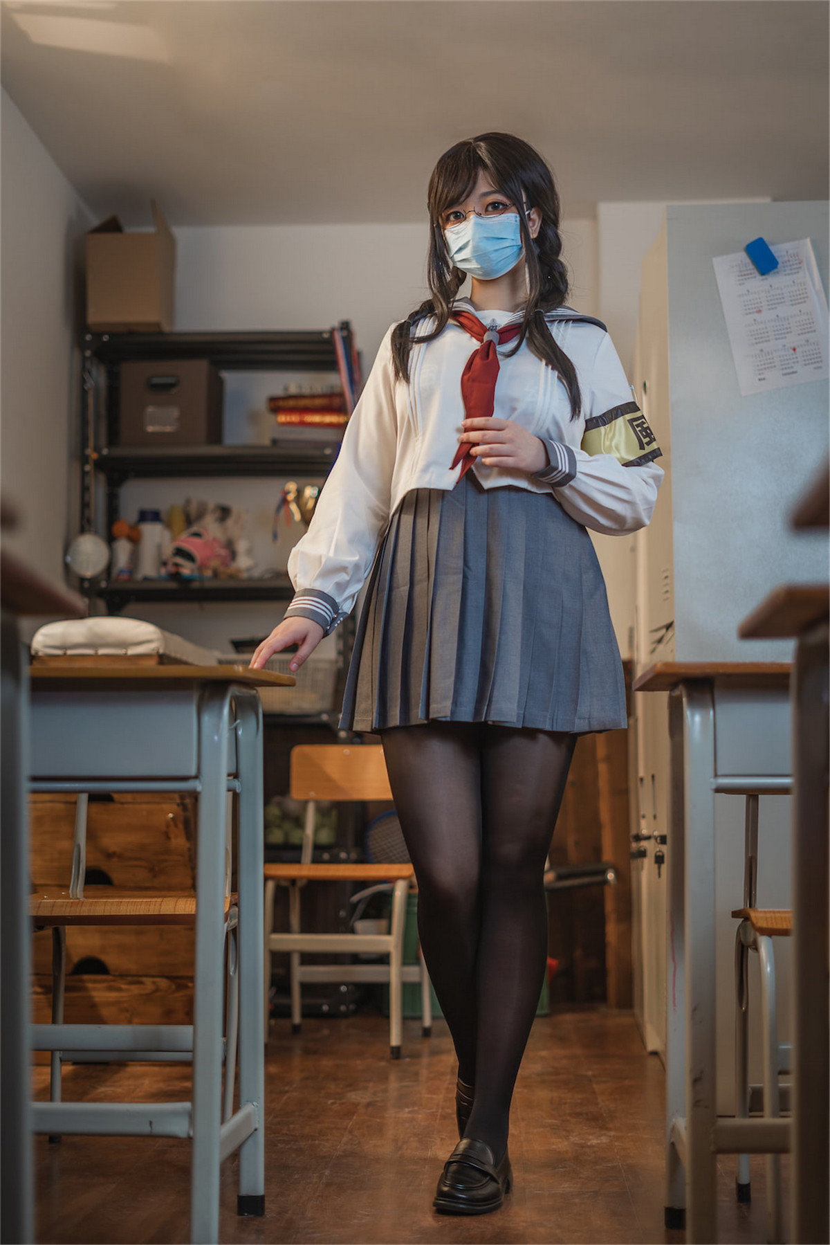 xgyw.top_网络美女啊日日_Ganlory放课后风纪主题私房半脱学生制服露性感内衣诱惑写真51P