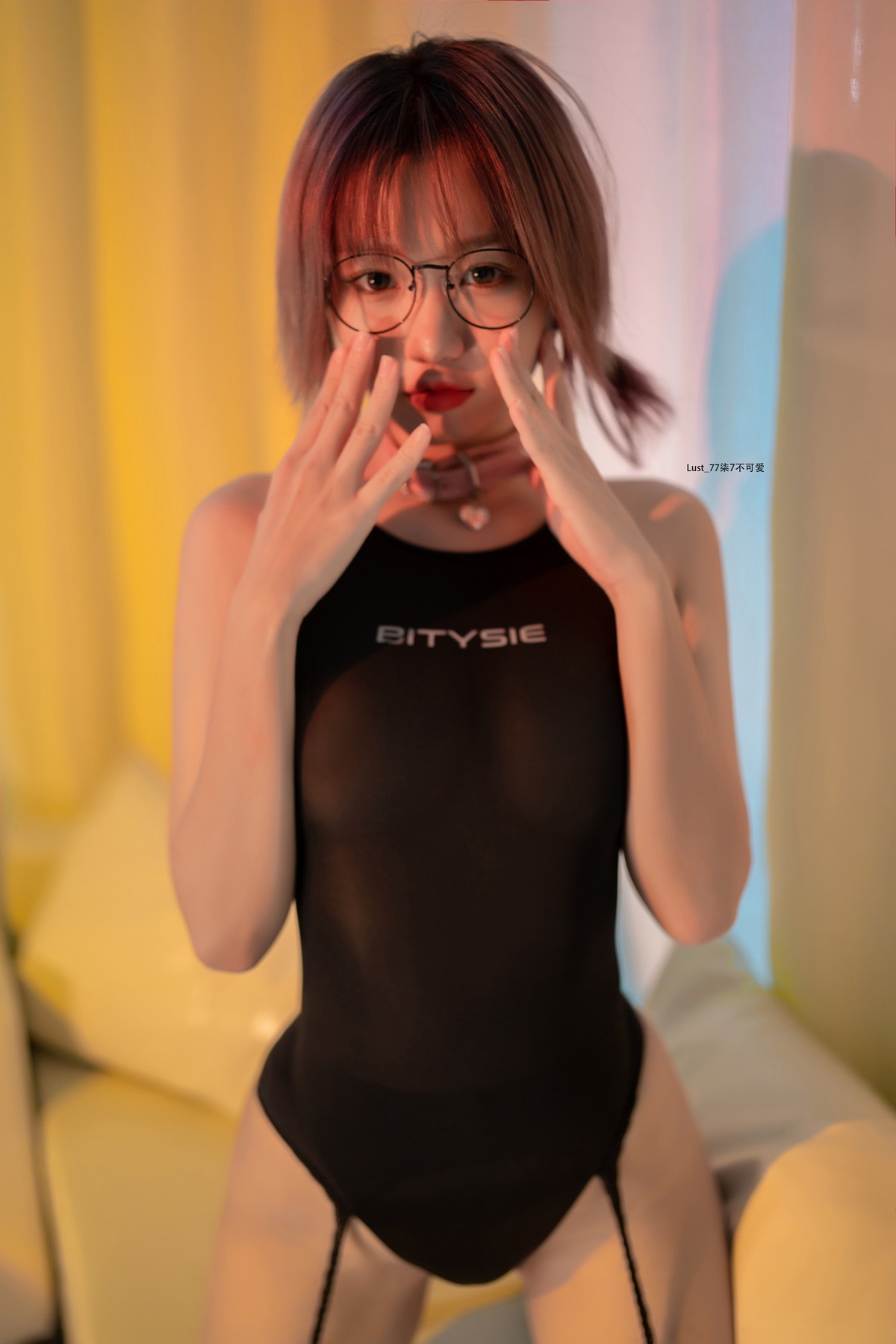 xgyw.top_动漫博主柒柒要乖哦竞泳水着主题黑色连体泳衣配黑丝吊袜秀完美身材诱惑写真82P