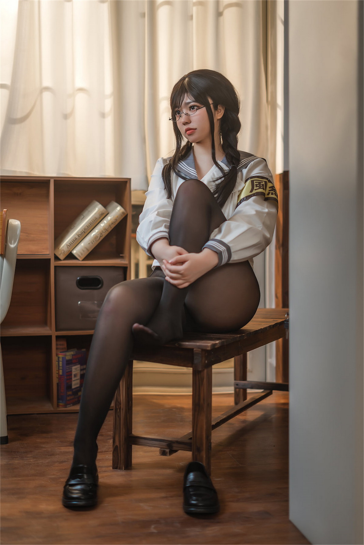 xgyw.top_网络美女啊日日_Ganlory放课后风纪主题私房半脱学生制服露性感内衣诱惑写真51P