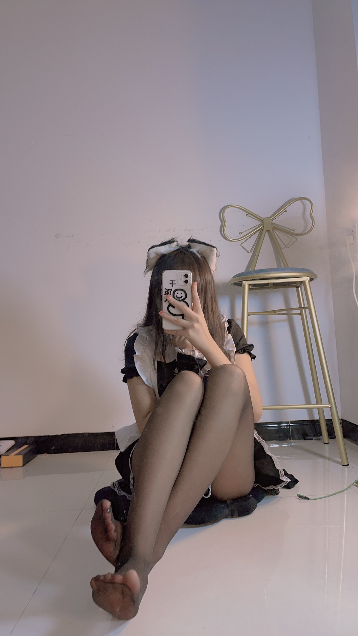 xgyw.top_网络美少女宁酱0w0黑丝女仆主题私房性感黑色女仆装配超薄黑丝秀翘臀诱惑写真39P