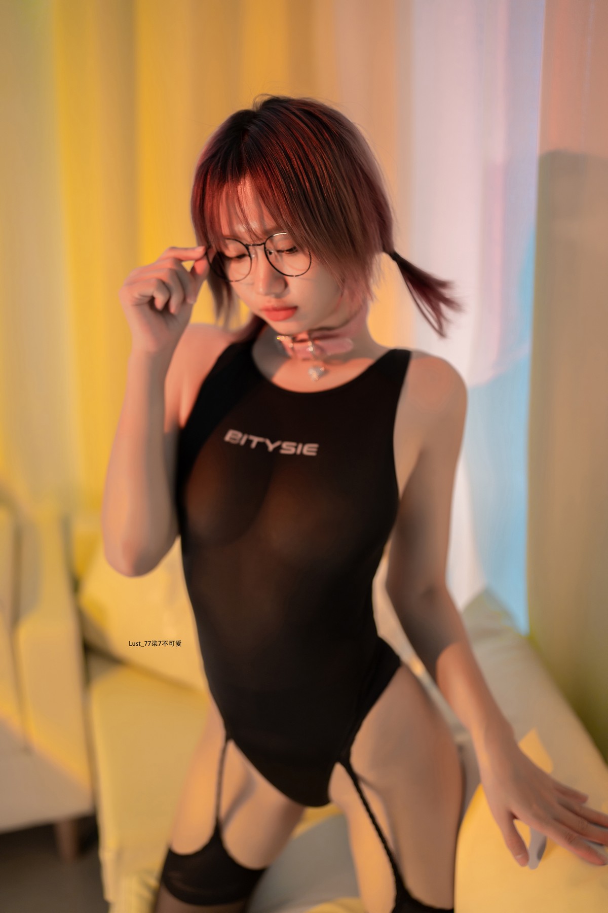 xgyw.top_动漫博主柒柒要乖哦竞泳水着主题黑色连体泳衣配黑丝吊袜秀完美身材诱惑写真82P