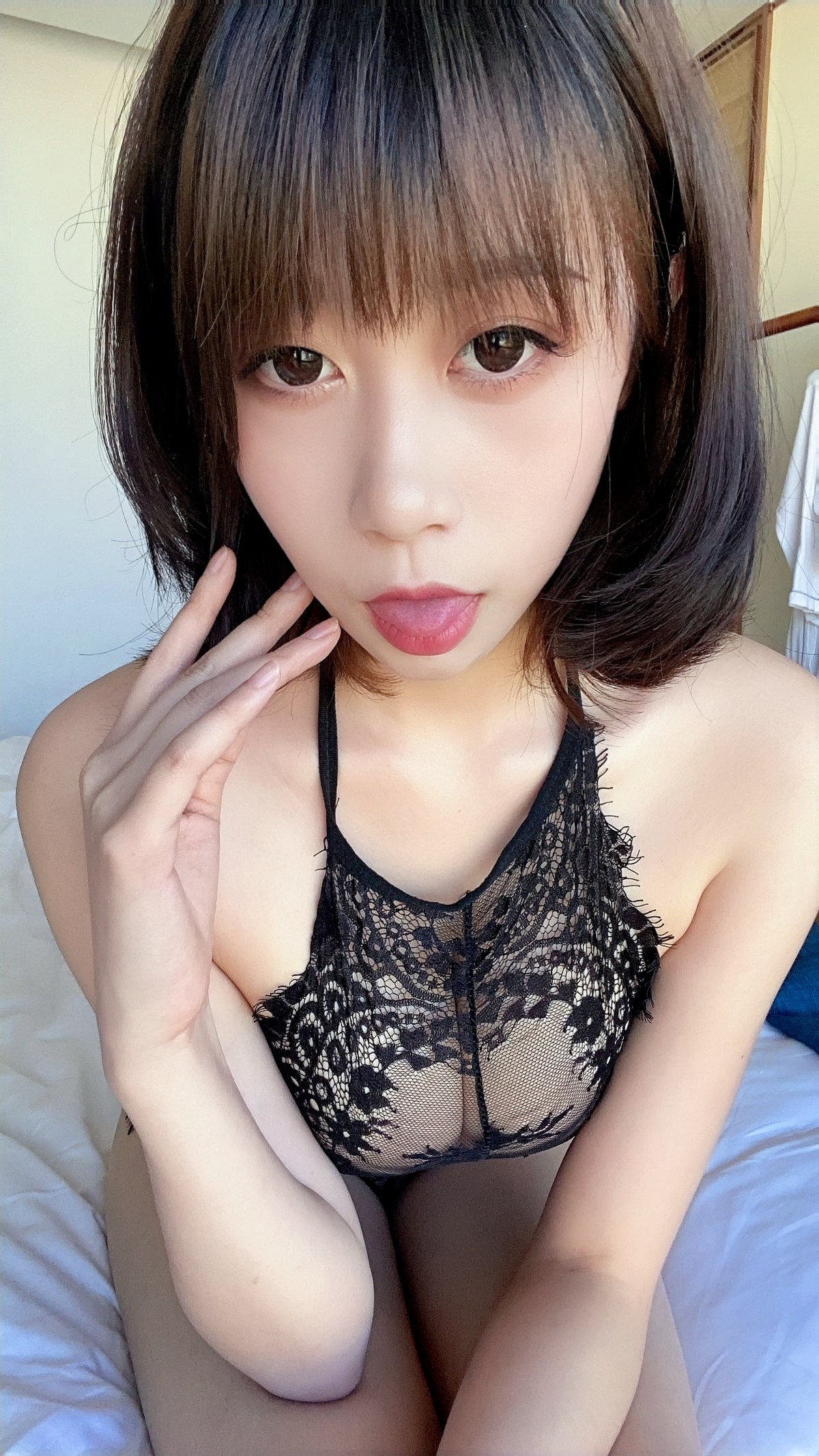 xgyw.top_萌妹奈汐酱nice蕾丝主题私房床上性感黑色蕾丝内衣露傲人豪乳遮点极致诱惑写真45P