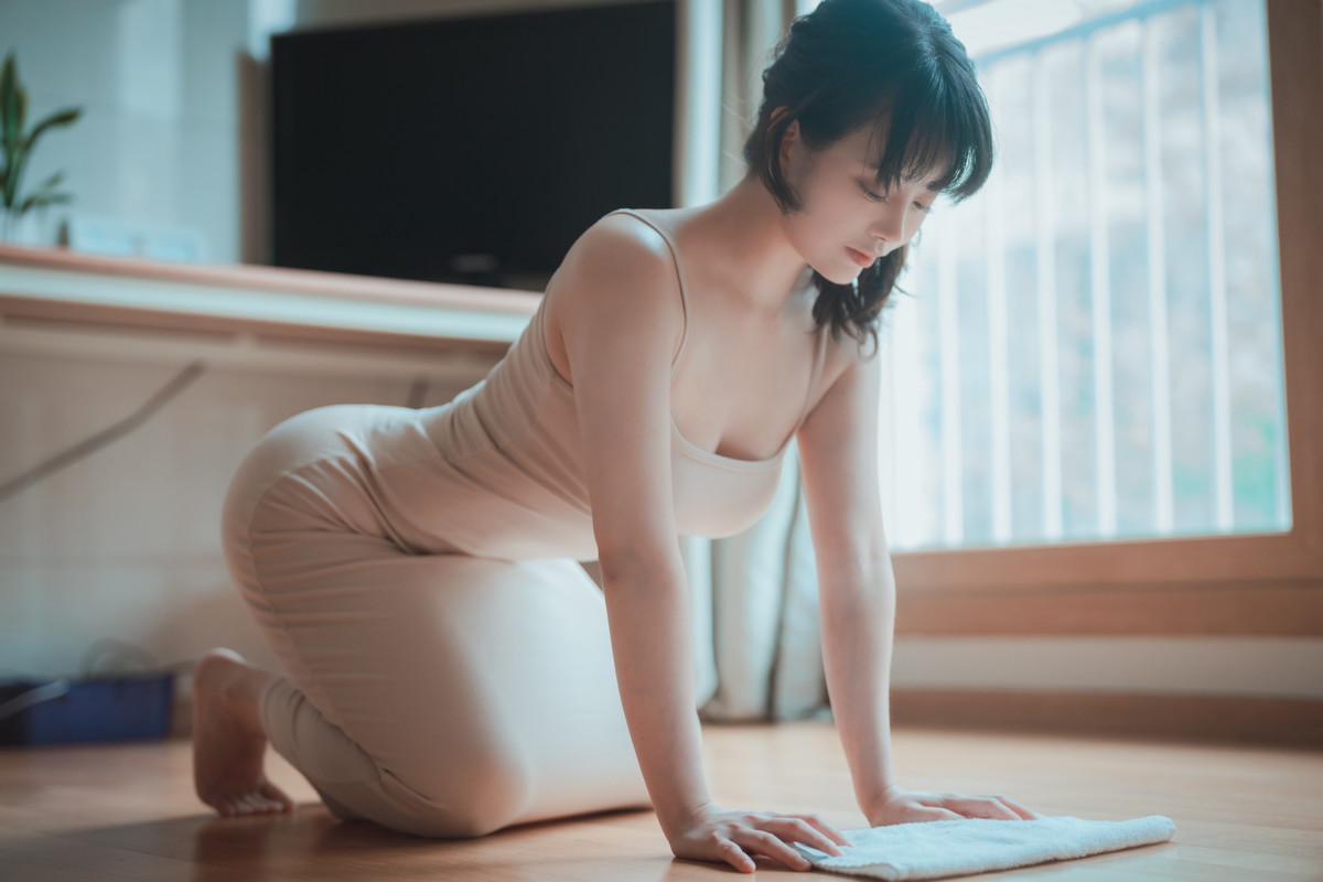 xgyw.top_[DJAWA]No.226_模特ZziZzi_New Town Bride主题性感厨娘装黑色内裤秀翘臀诱惑写真207P