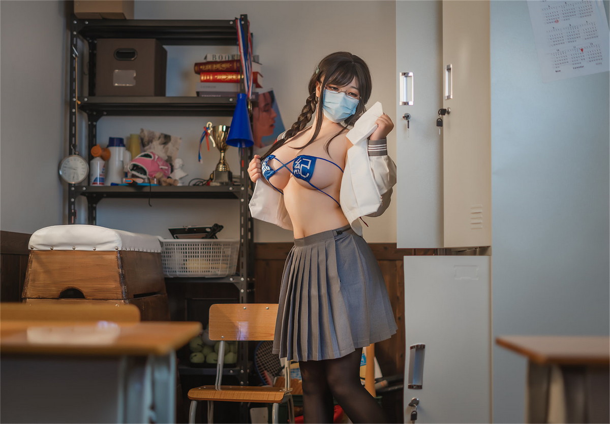 xgyw.top_网络美女啊日日_Ganlory放课后风纪主题私房半脱学生制服露性感内衣诱惑写真51P