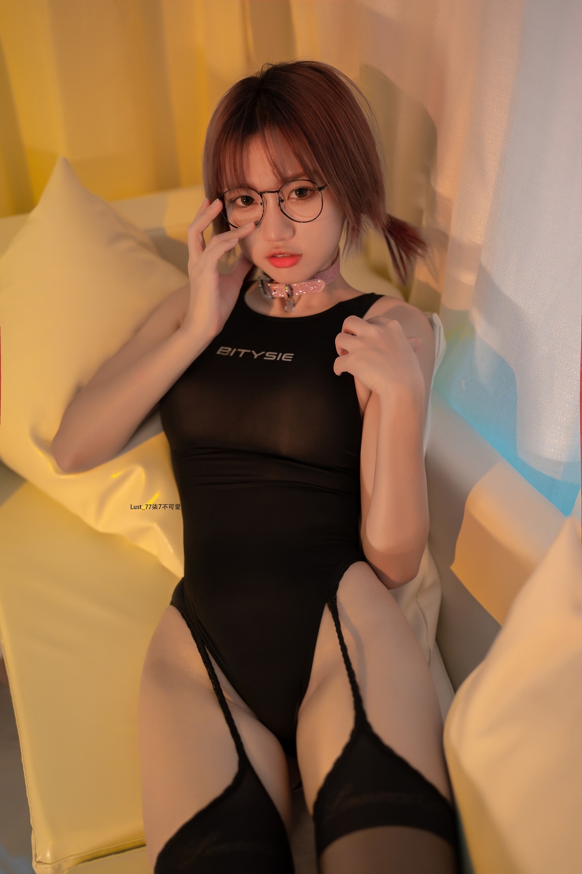 xgyw.top_动漫博主柒柒要乖哦竞泳水着主题黑色连体泳衣配黑丝吊袜秀完美身材诱惑写真82P
